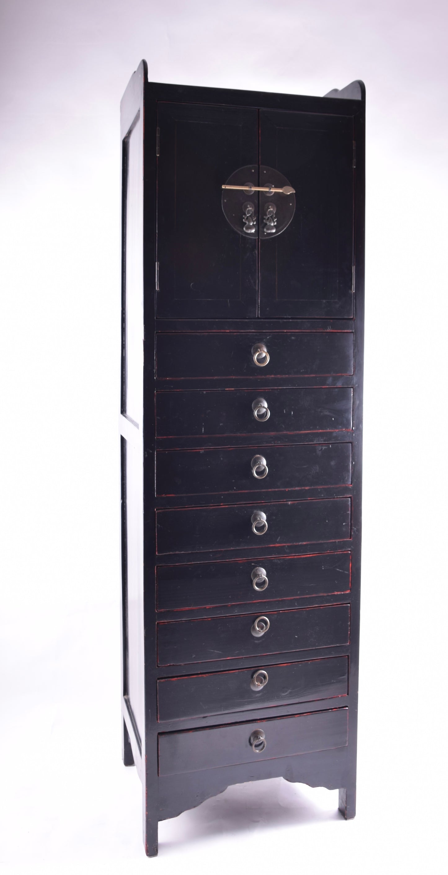 Sztuka Chin komoda czarna z karminowym akcentem smukła XXw 160x45x38cm