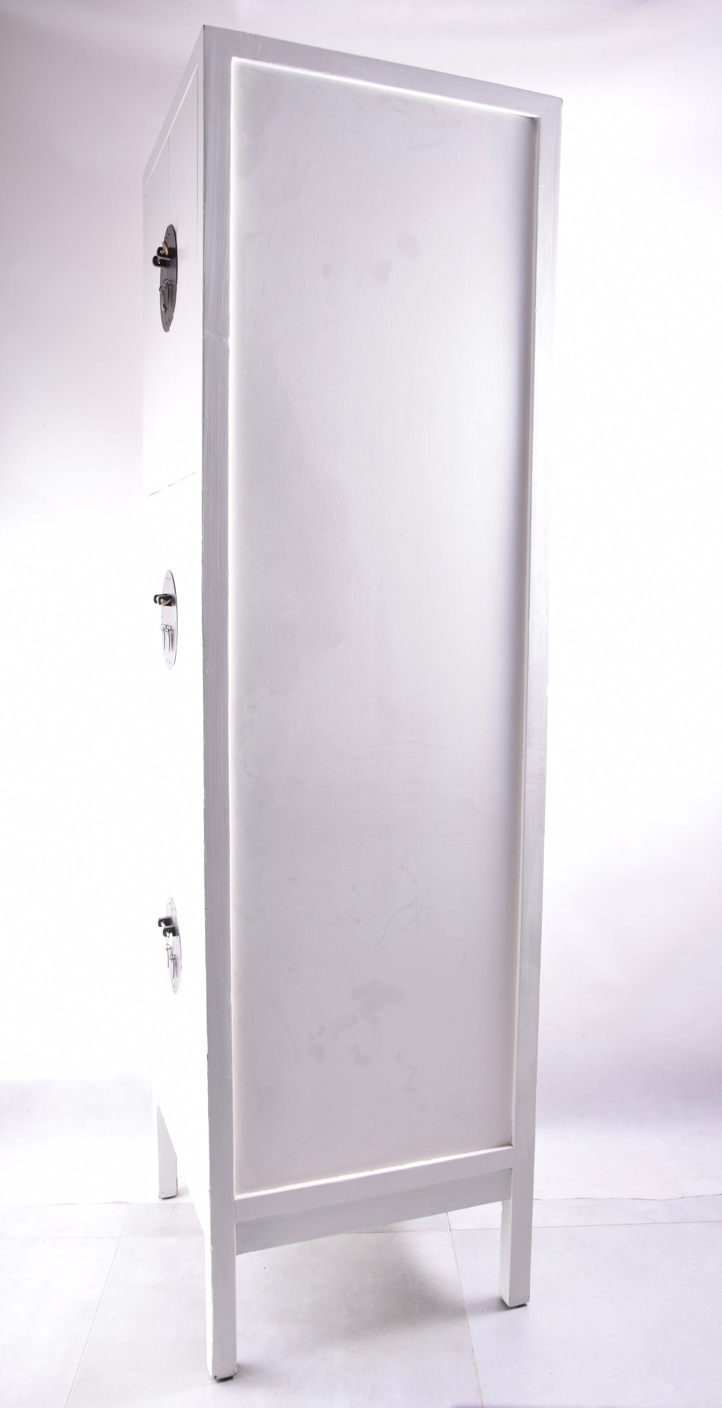Sztuka Chin szafka smukła prosta forma biała XXw 190x56x53cm