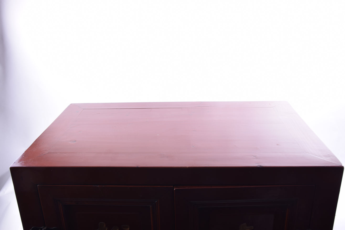 Chińska szafka z kaligrafią lakier ciemnoczerwony Chiny, 2. poł. XX w.124cm
