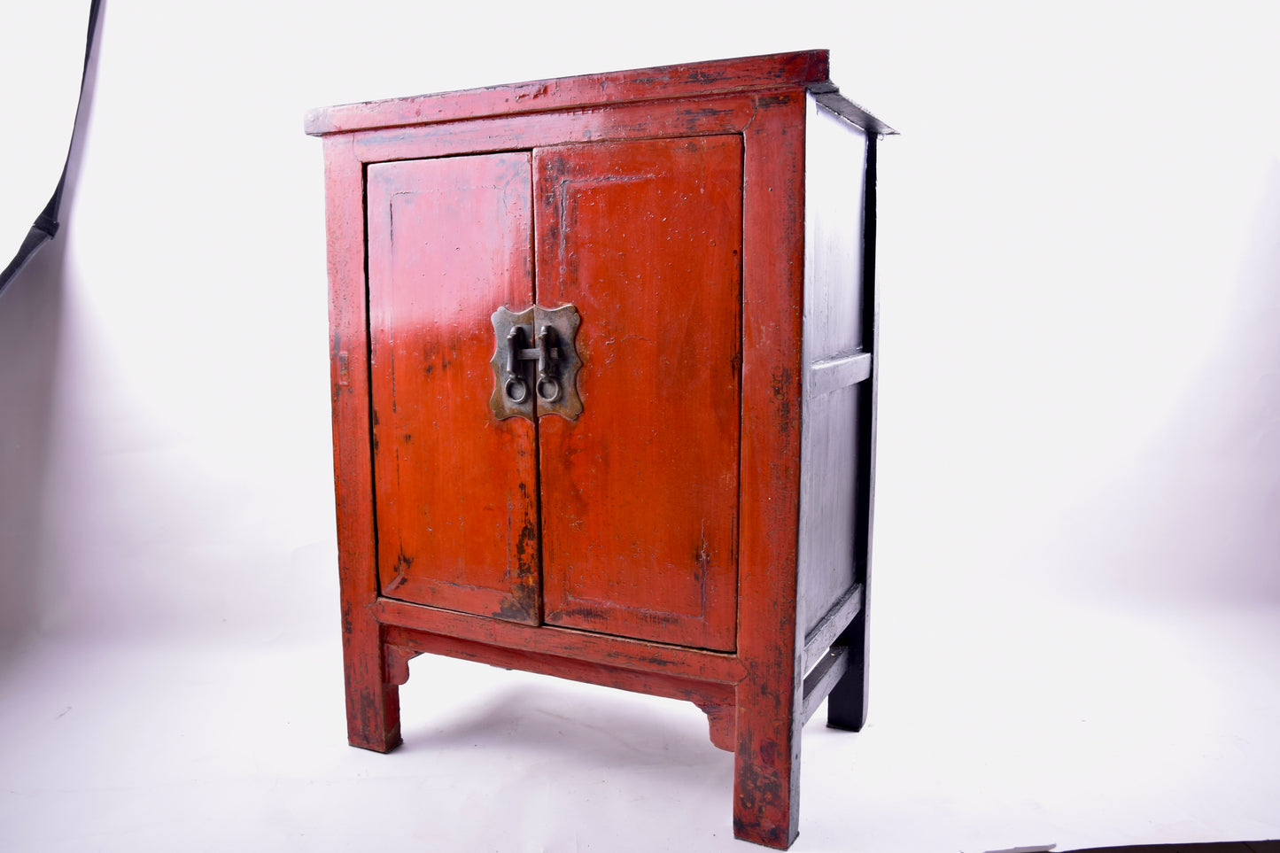 Sztuka Chin prosta stara komódka czerwona XIX wiek 83x66x38 cm