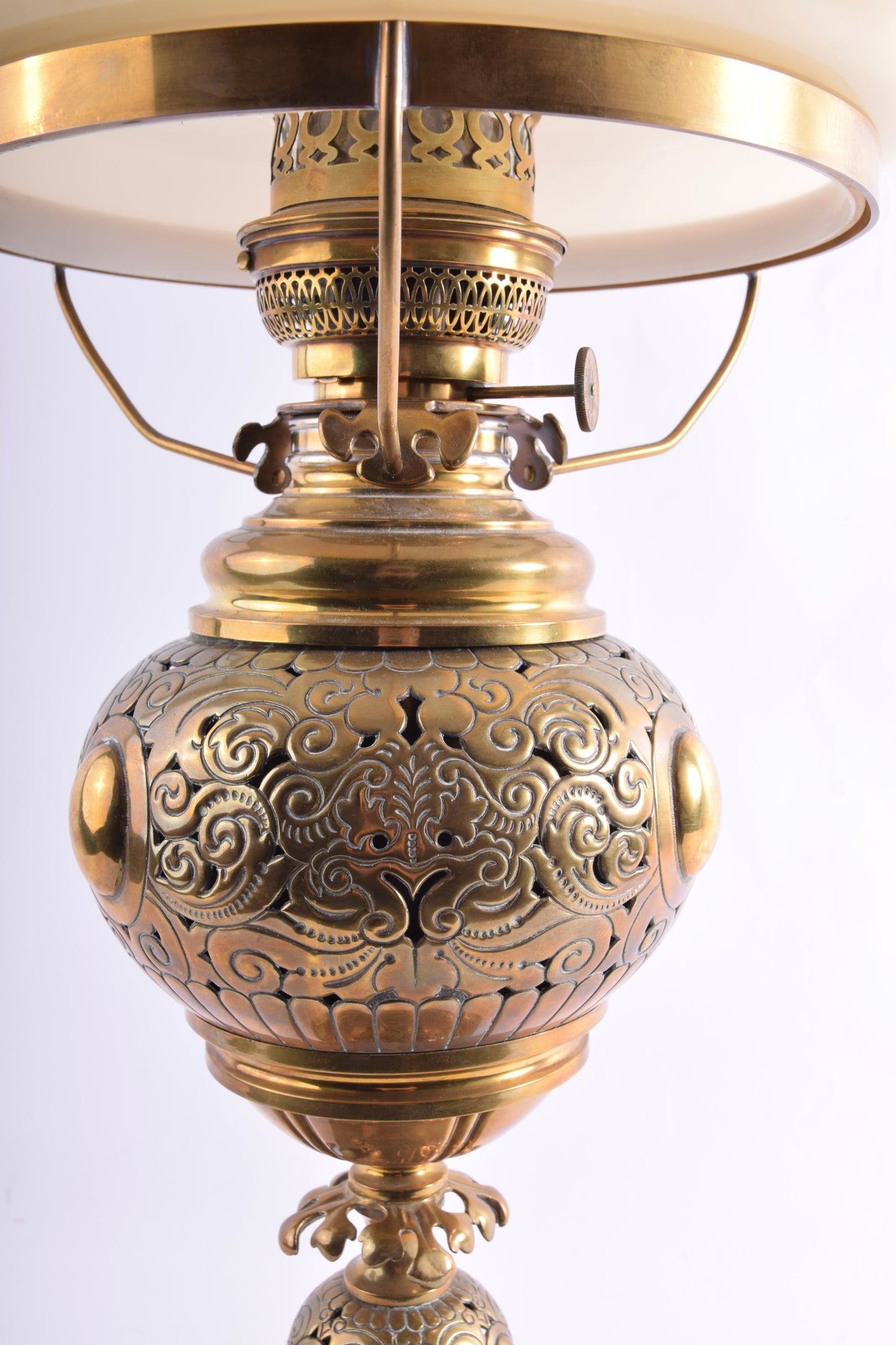 Antyczna lampa naftowa Kosmos – Eckel & Glinicke – z dedykacją z 1875 r.