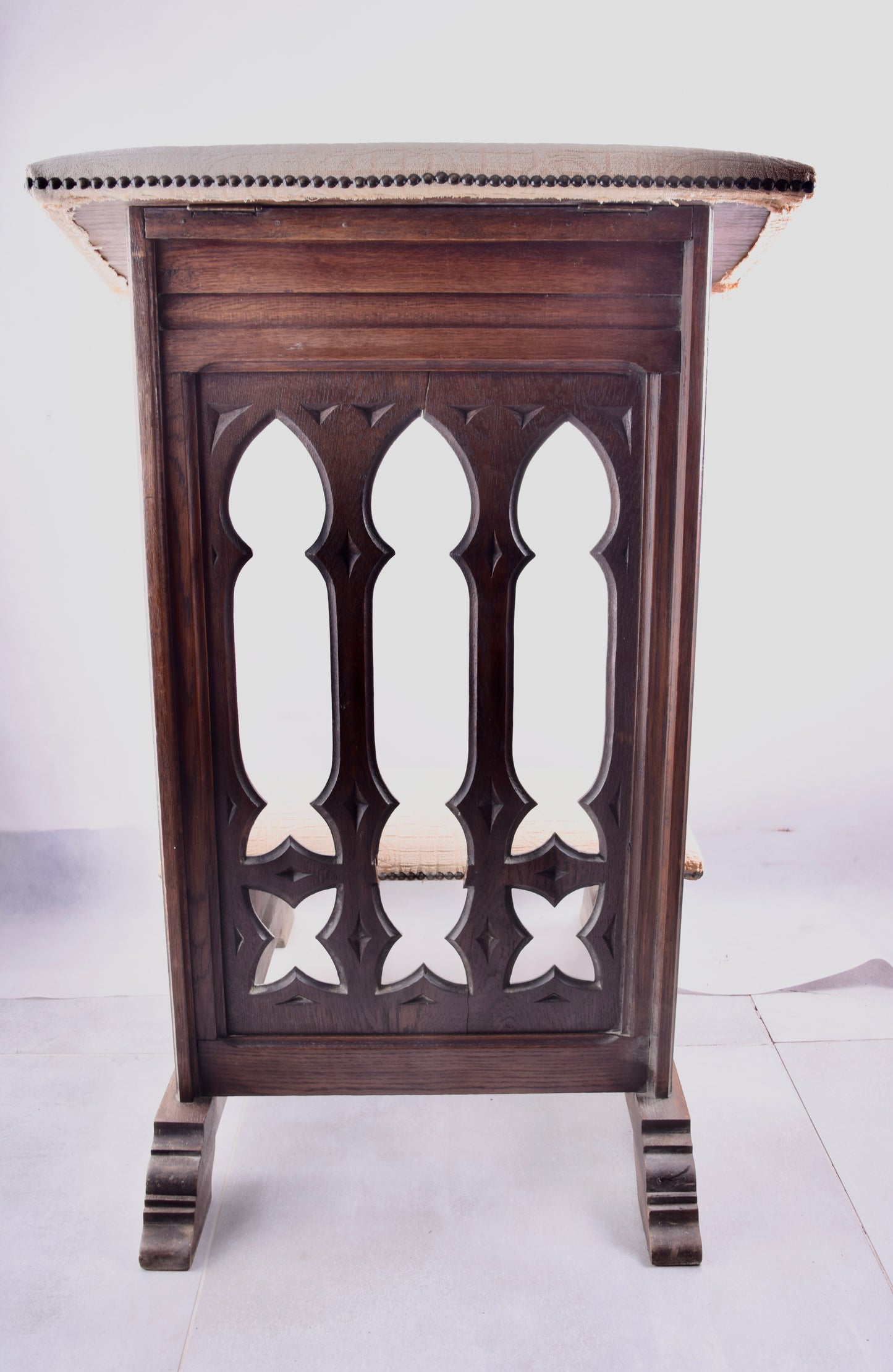 Klęcznik modlitewnik gotycki dębowy z oryginalną tabliczką XIX/XX wiek 95x60x70 cm