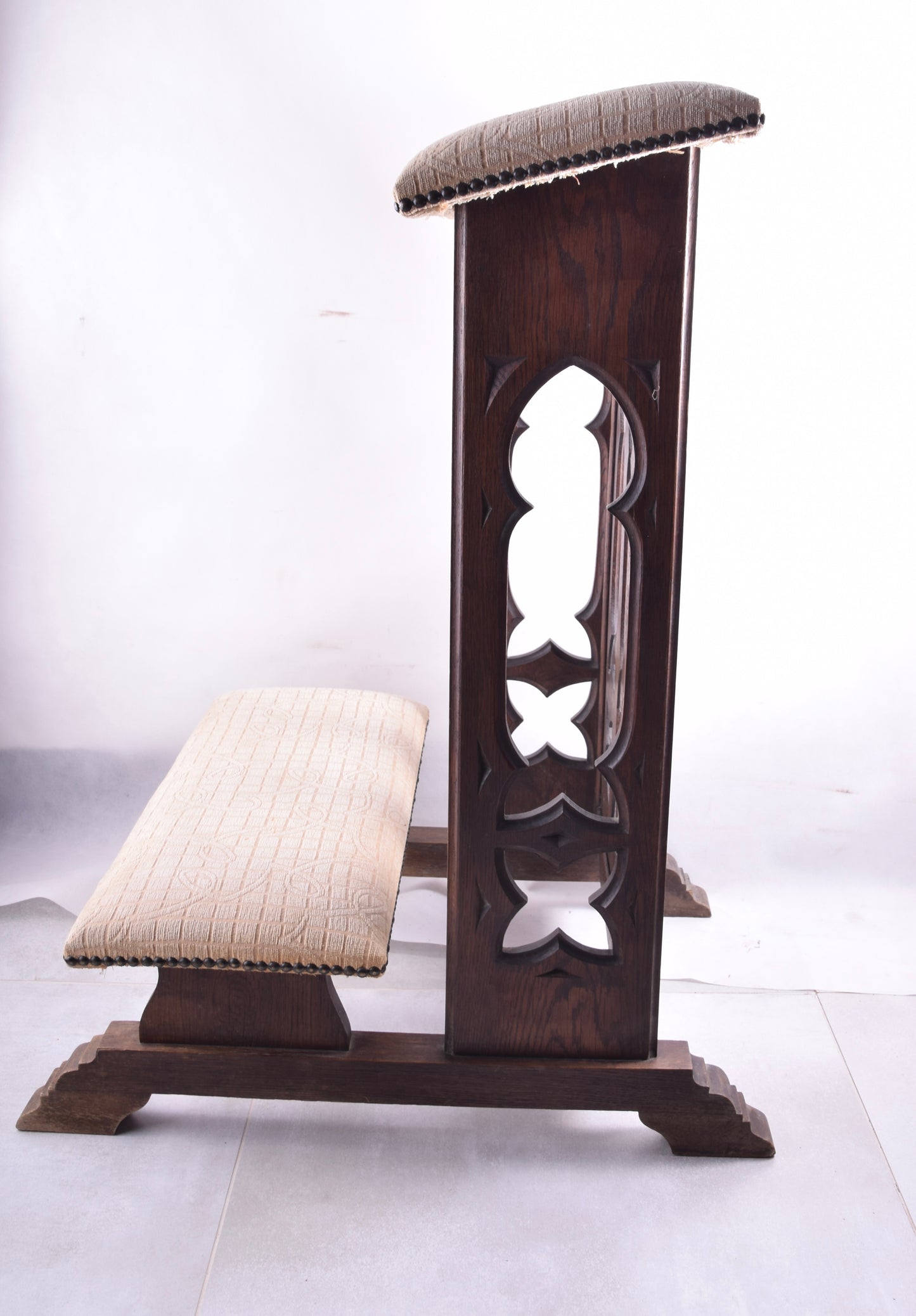 Klęcznik modlitewnik gotycki dębowy z oryginalną tabliczką XIX/XX wiek 95x60x70 cm