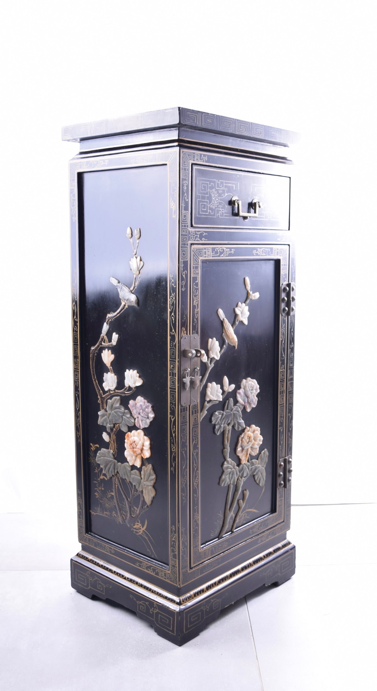 Sztuka Chin komoda słupek z ptakami i kwiatami czarna zgrabna 88x34x29 cm