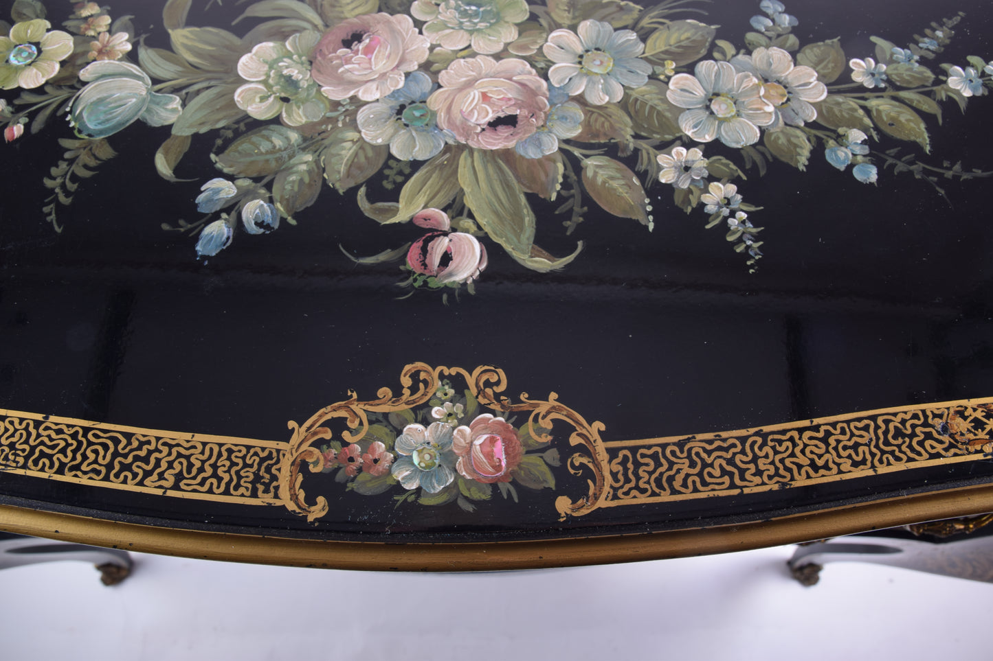 Sztuka Chin komoda malowana w bukiety kwiatów czarna laka 107x82x42 cm