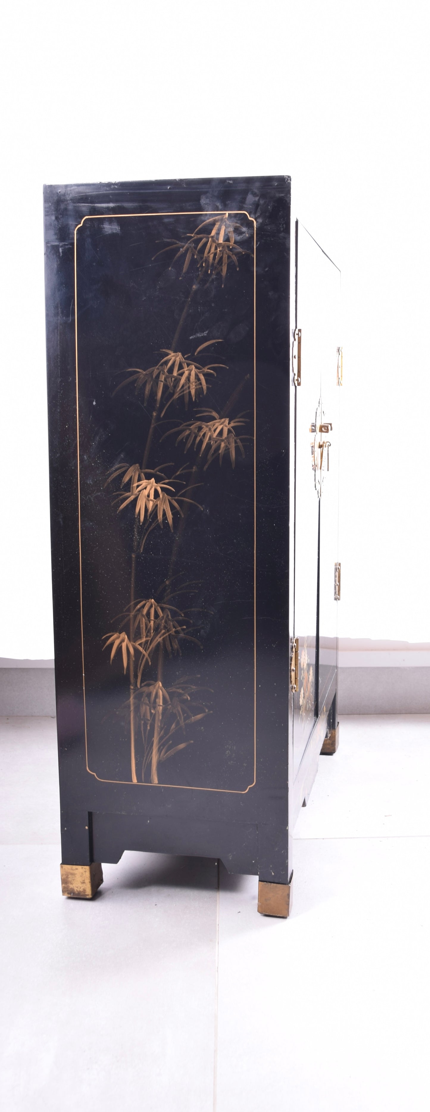 Malowana zgrabna komoda z Chińskim Motywem XX wiek 92x60x30cm