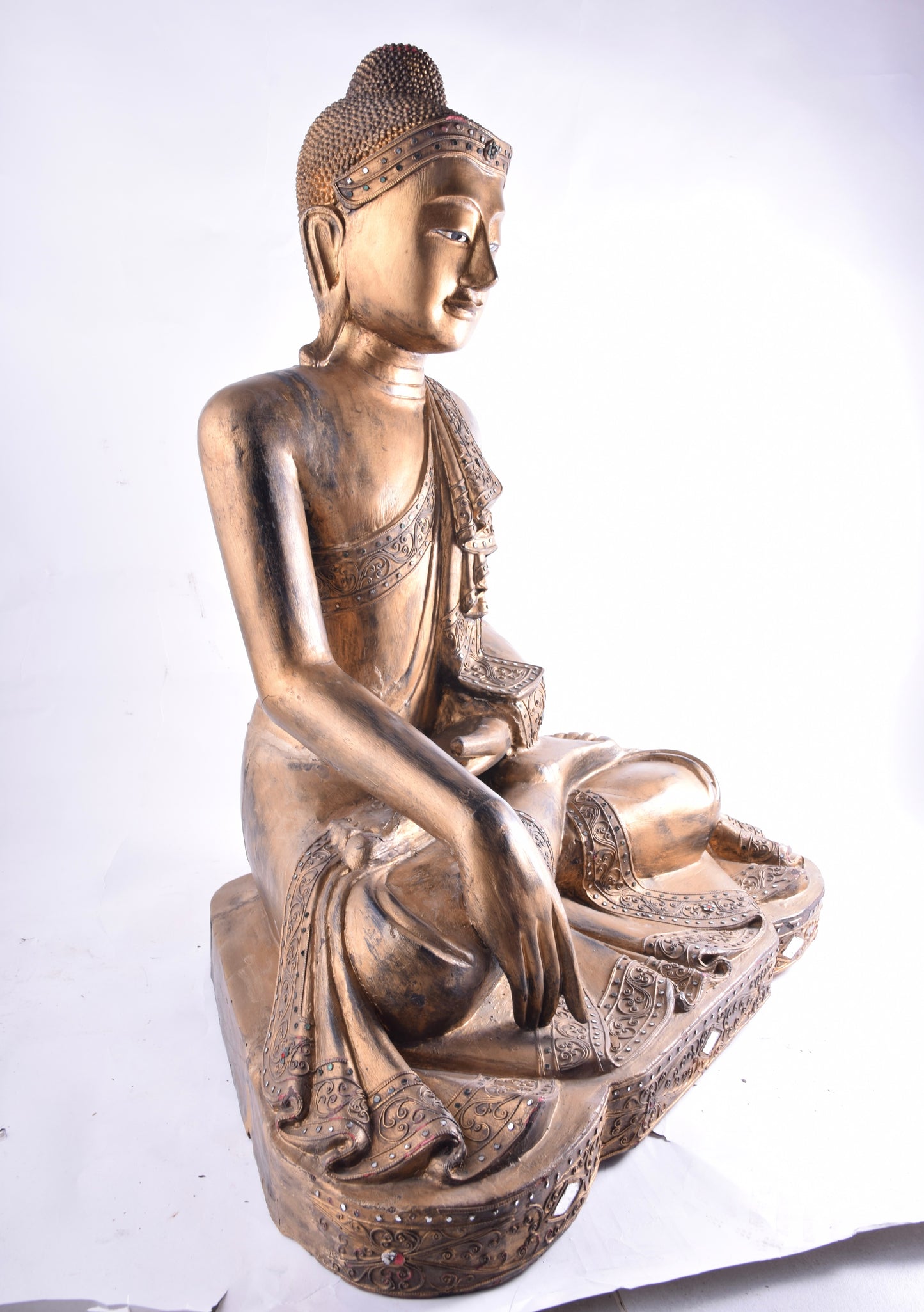 Budda siedzący złoty pięknie zdobiony drewno imponujący XX w 76x66x42 cm