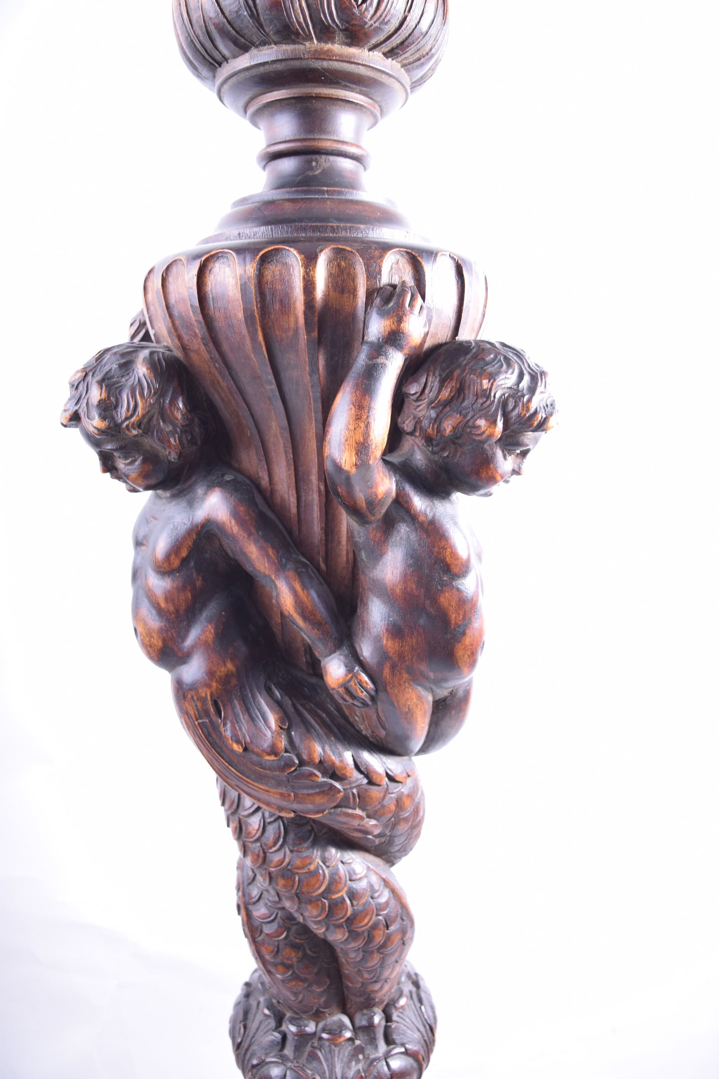 Duża lampa drewniana rzeźbiona z aniołami II połowa XIX wieku 192x45 cm