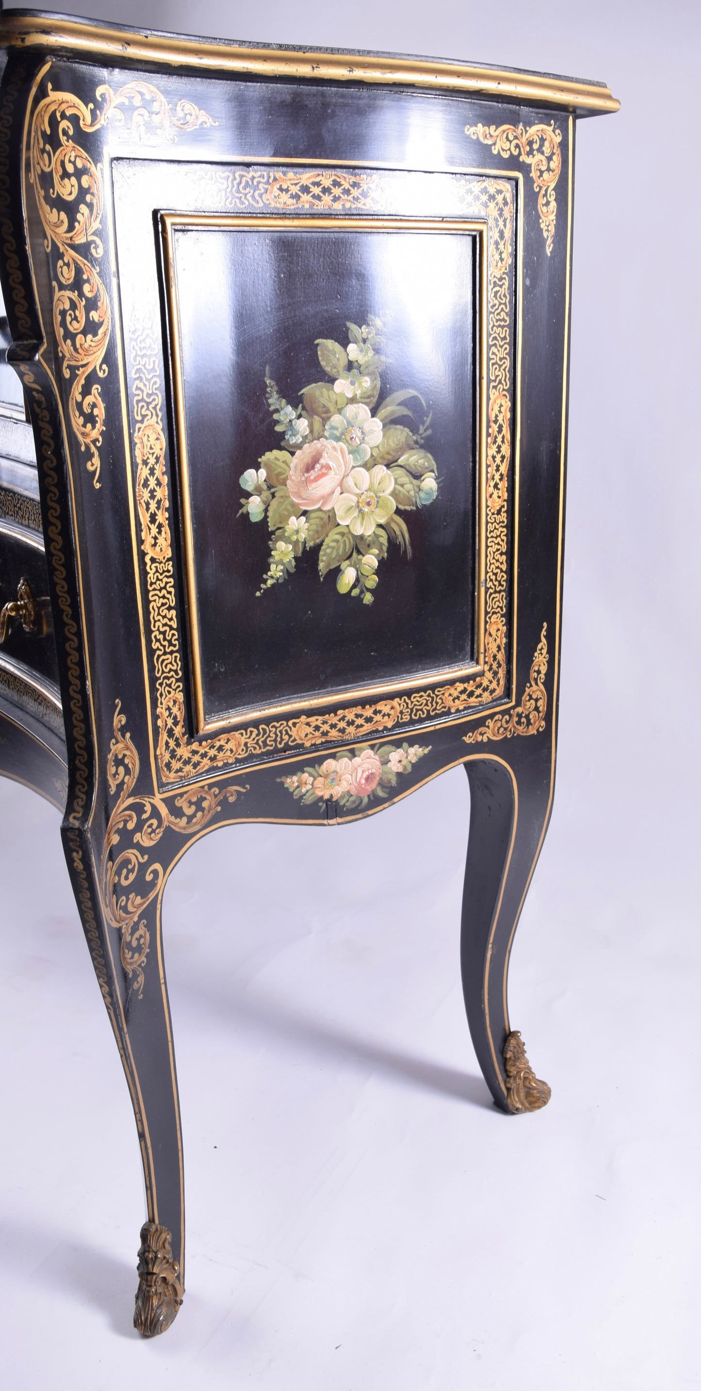 Sztuka Chin komoda malowana w bukiety kwiatów czarna laka 107x82x42 cm