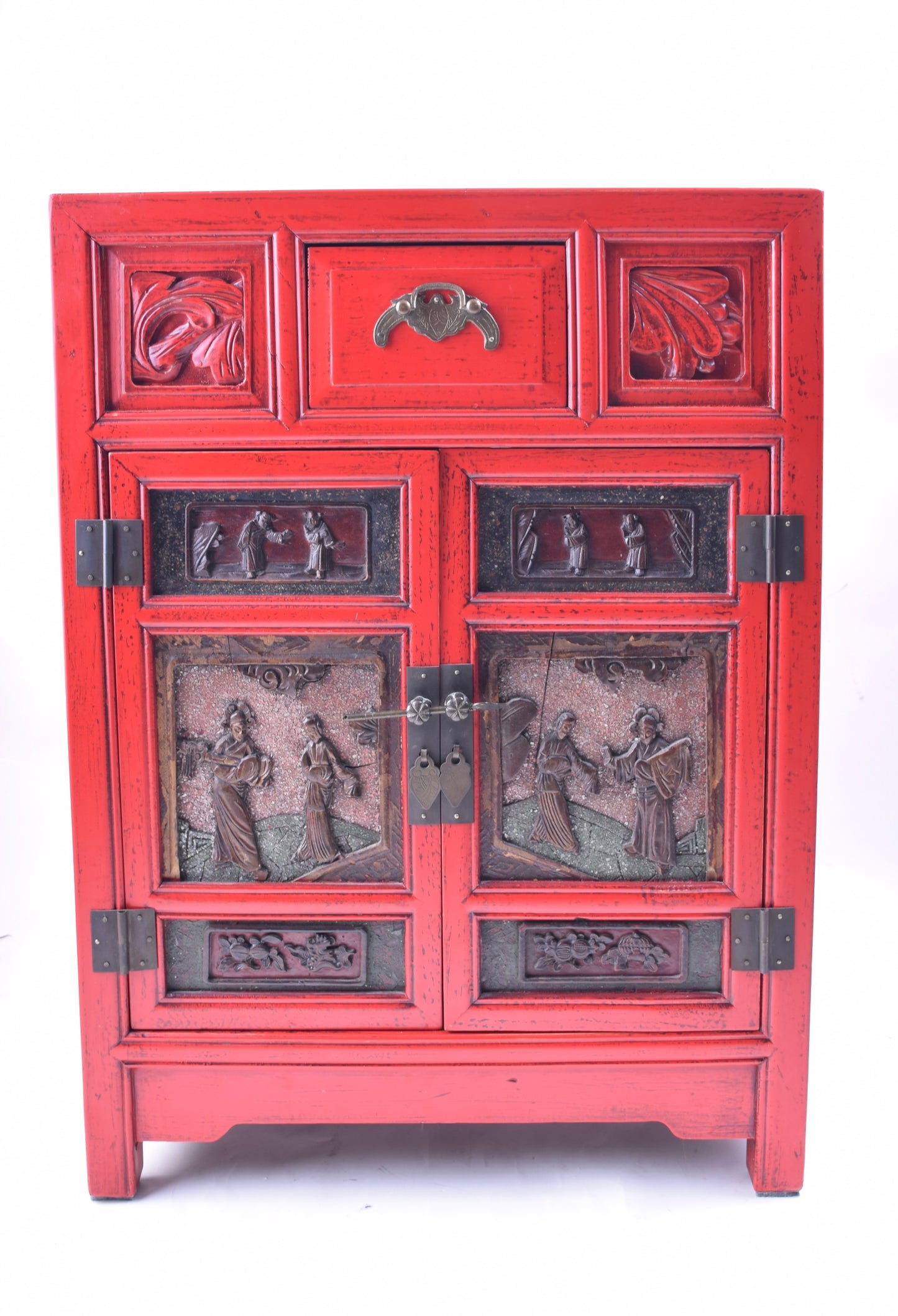 Sztuka Chin czerwona komódka z rzeźbionymi drzwiczkami 71x52x41 cm