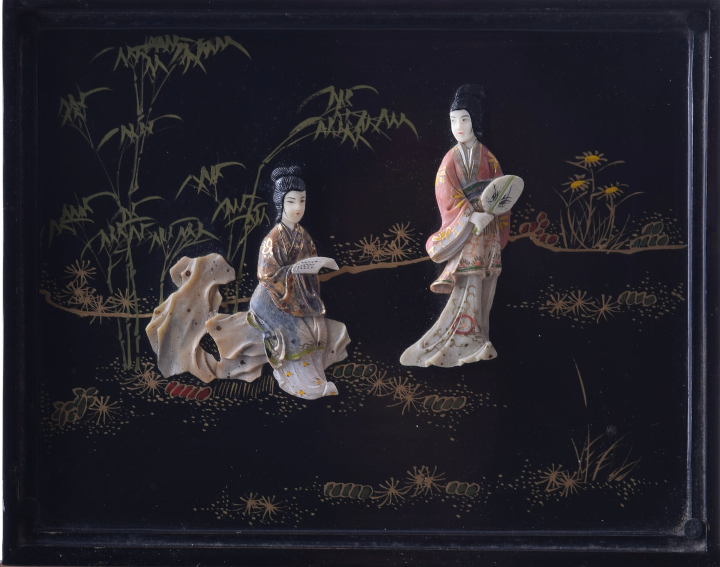 Stolik orientalny z dekoracją figuralną 55x30x24 cm