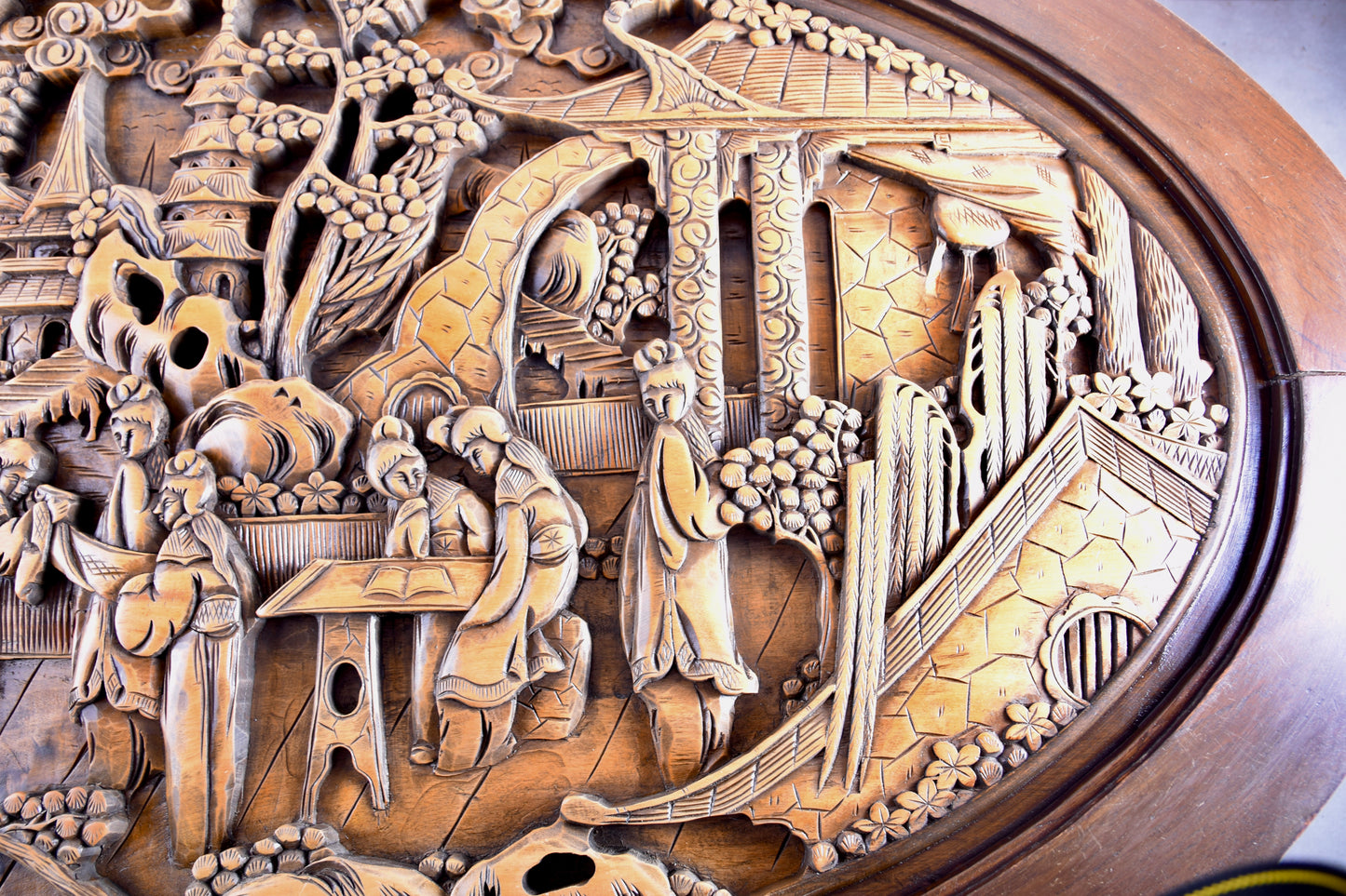 Rzeźbiony stół orientalny z szybą + 6 wsuwanych taboretów 130x80x48 cm