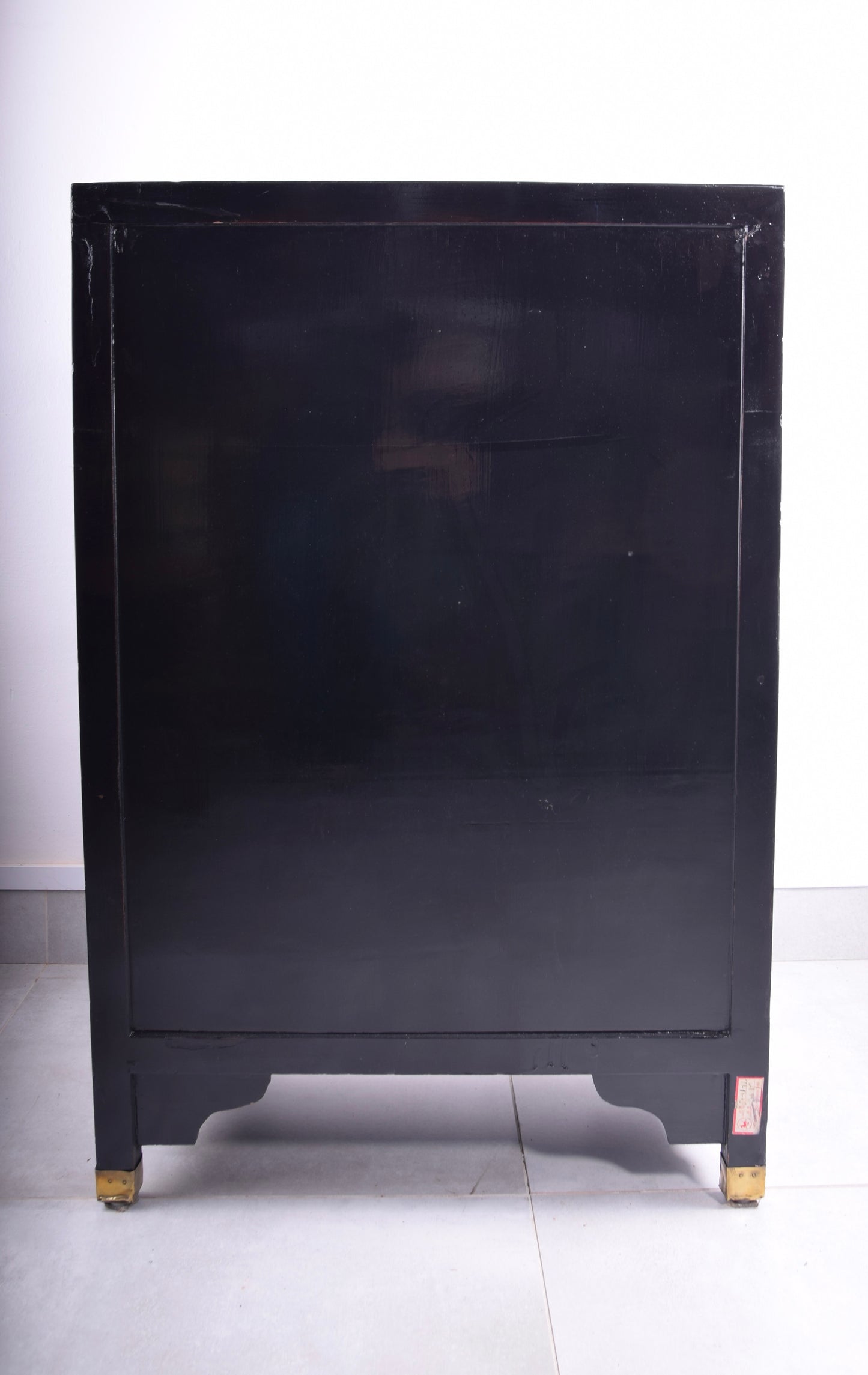 Malowana chińska zgrabna komoda w kwiaty i ptaki XX wiek 93x61x31cm