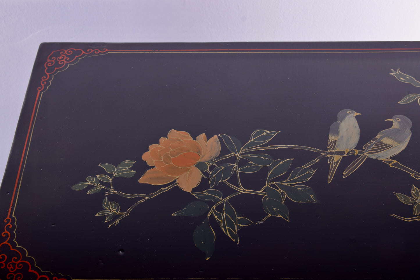 Malowana chińska zgrabna komoda w kwiaty i ptaki XX wiek 93x61x31cm