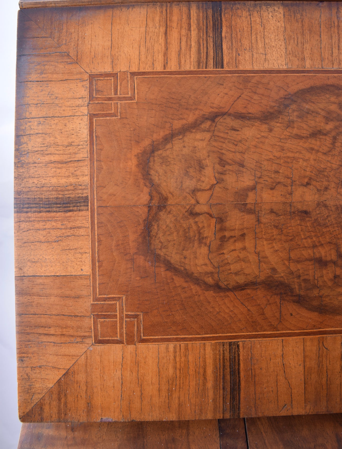 Piękny sekretarzyk z 2 dużymi szufladami orzech XX wiek 88x98x55 cm