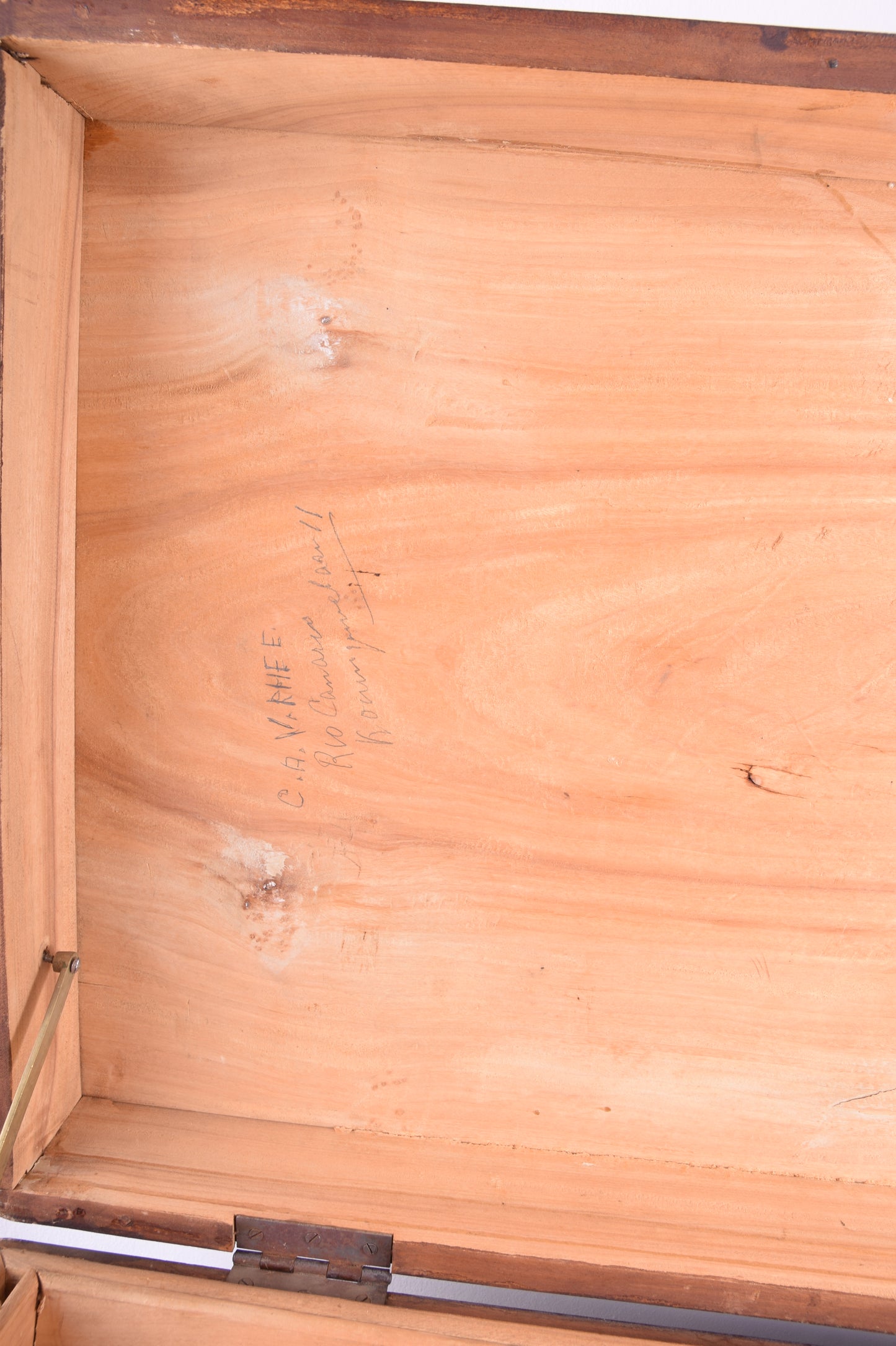 Sztuka Chin skrzynia w scenę z wojownikami cała rzeźbiona kamfora 102x58x54