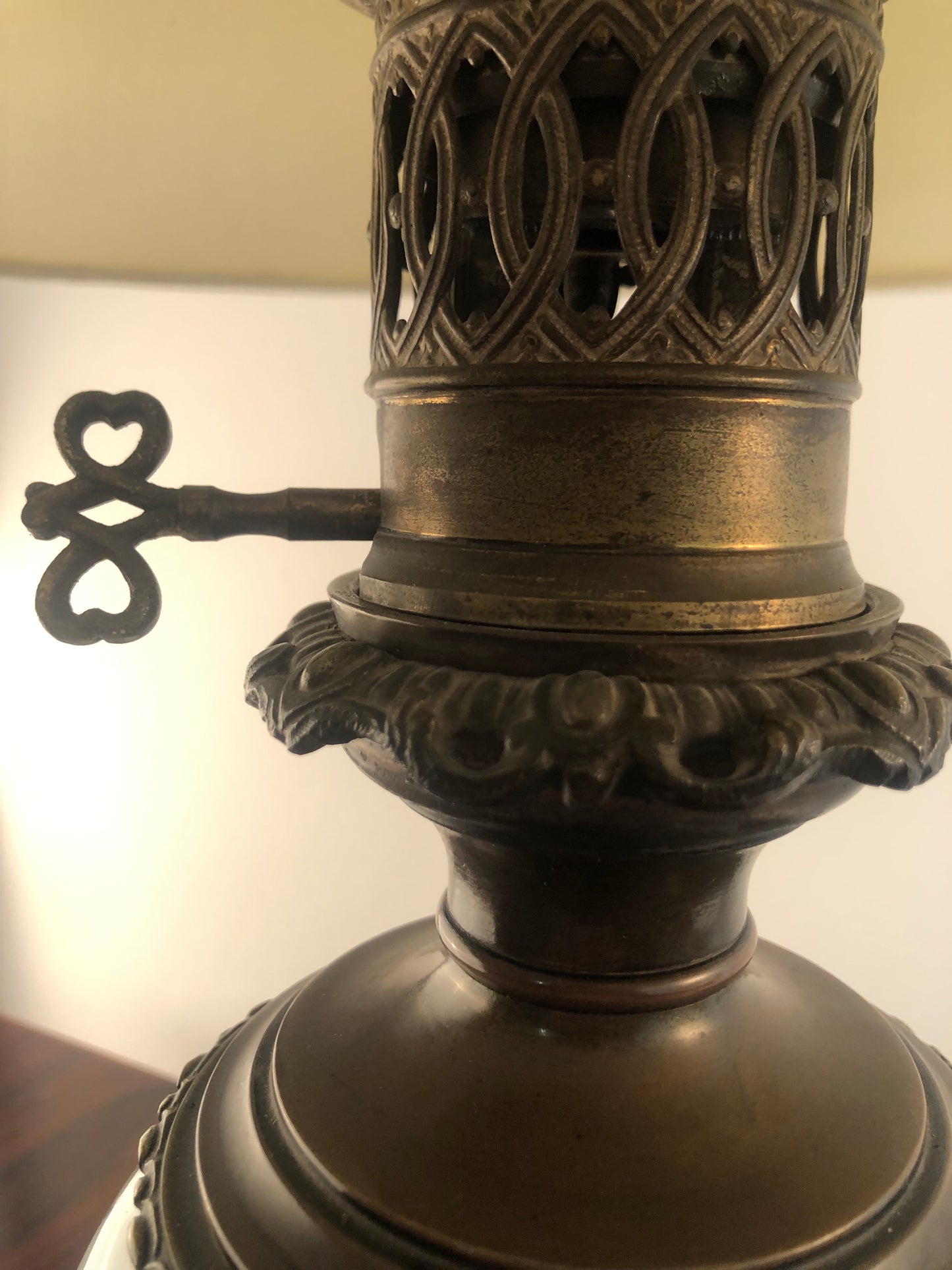 Lampa stołowa z porcelanowym korpusem Japonia Meiji/Taisho 1890–1920 70 cm