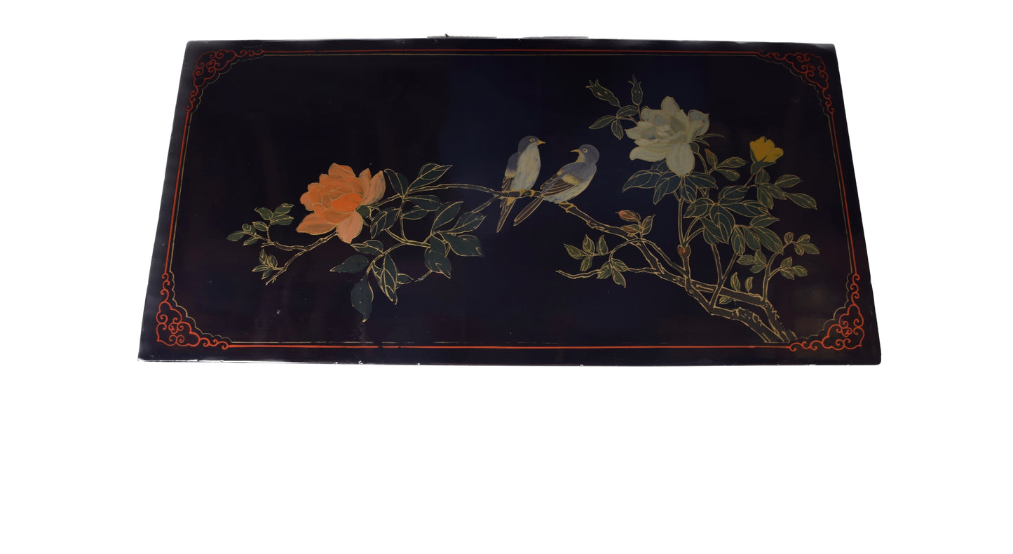 Malowana chińska zgrabna komoda w kwiaty i ptaki XX wiek 93x61x31cm
