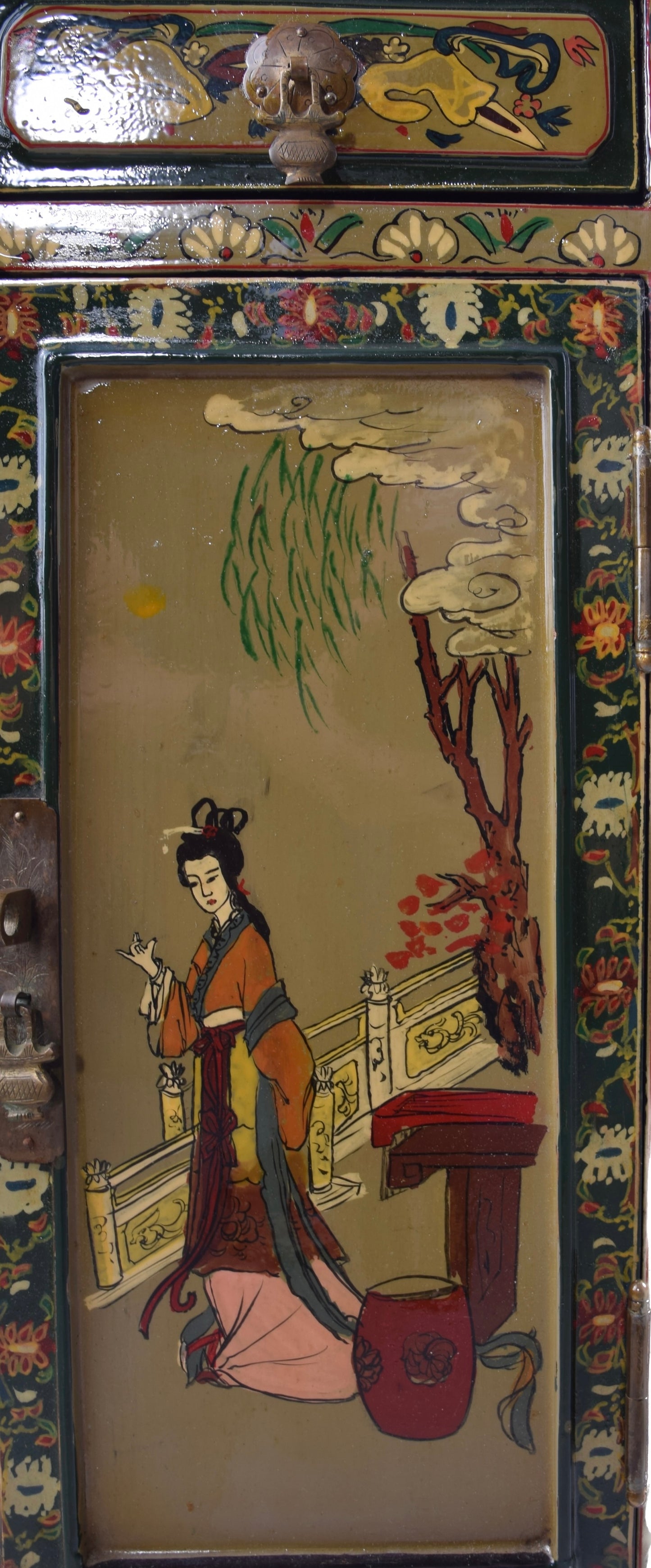 Komoda chińska słupek bogato zdobiona II poł XX wieku 71x35x35 cm