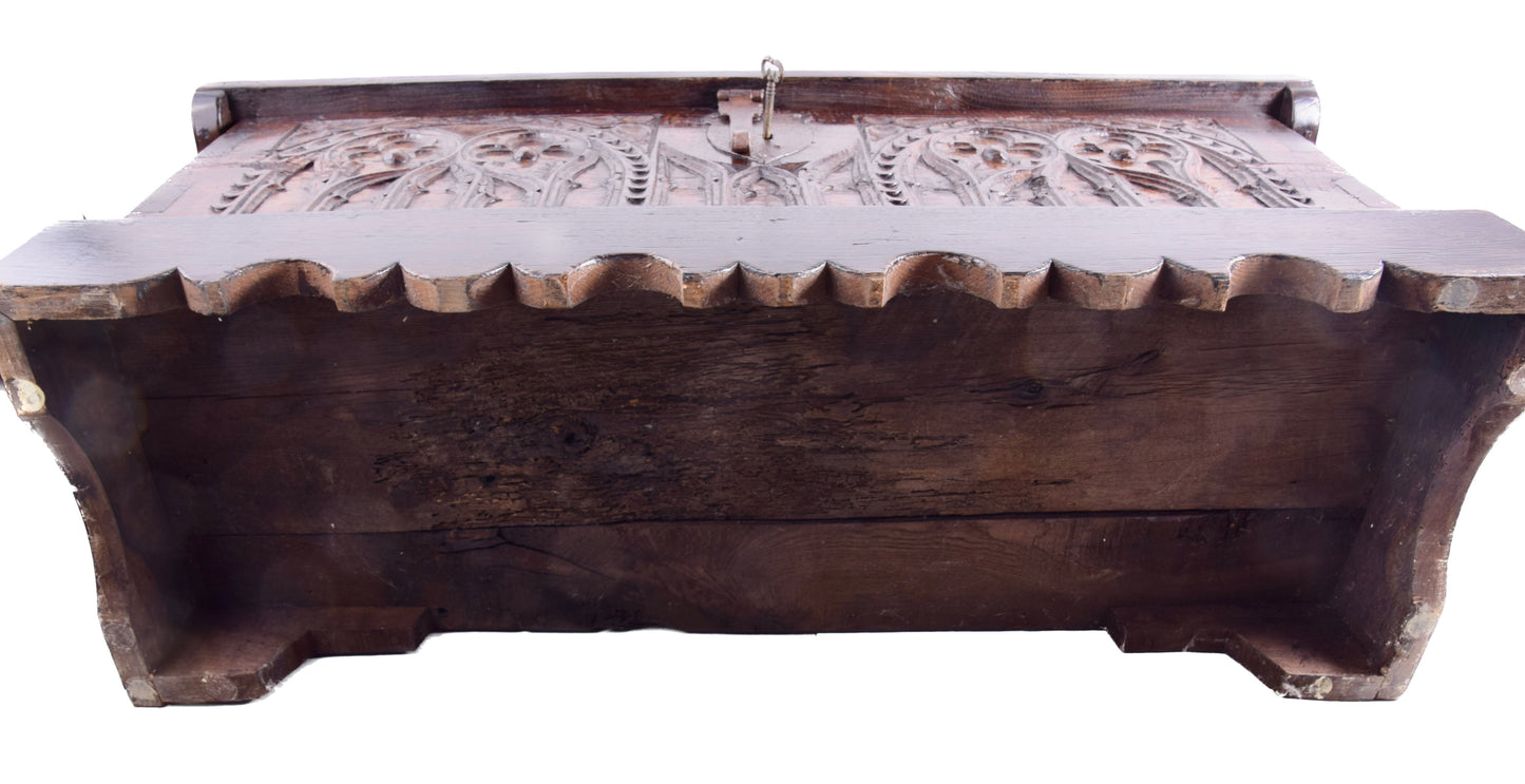 stylowa skrzynia w stylu gotyckim XX wiek 110 cm