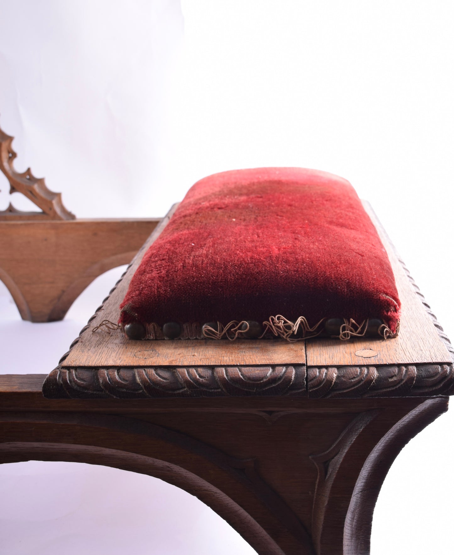 Neogotycki klęcznik kościelny XIX w. – rzeźbiony, oryginał 84x55x74cm