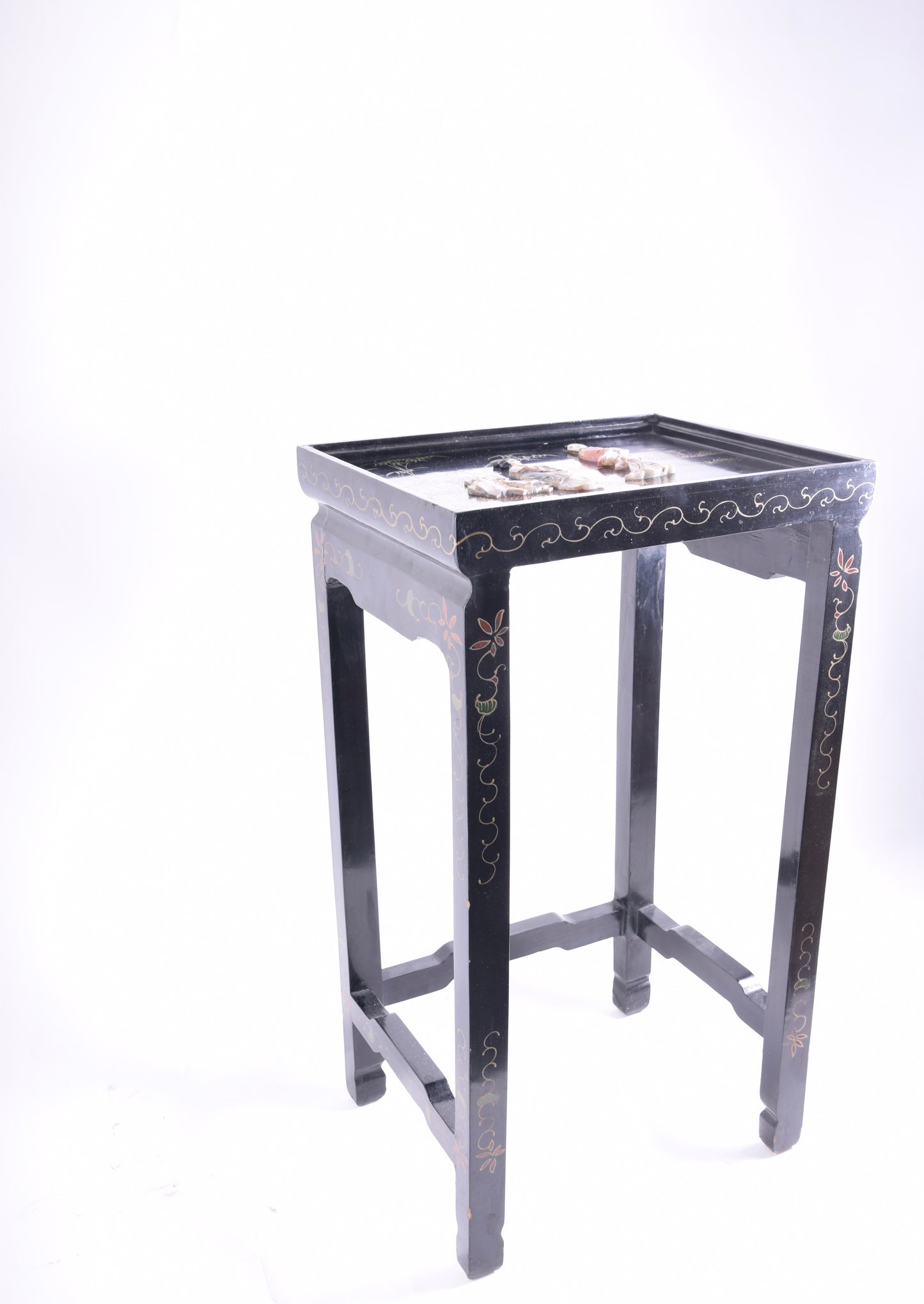 Stolik orientalny z dekoracją figuralną 55x30x24 cm