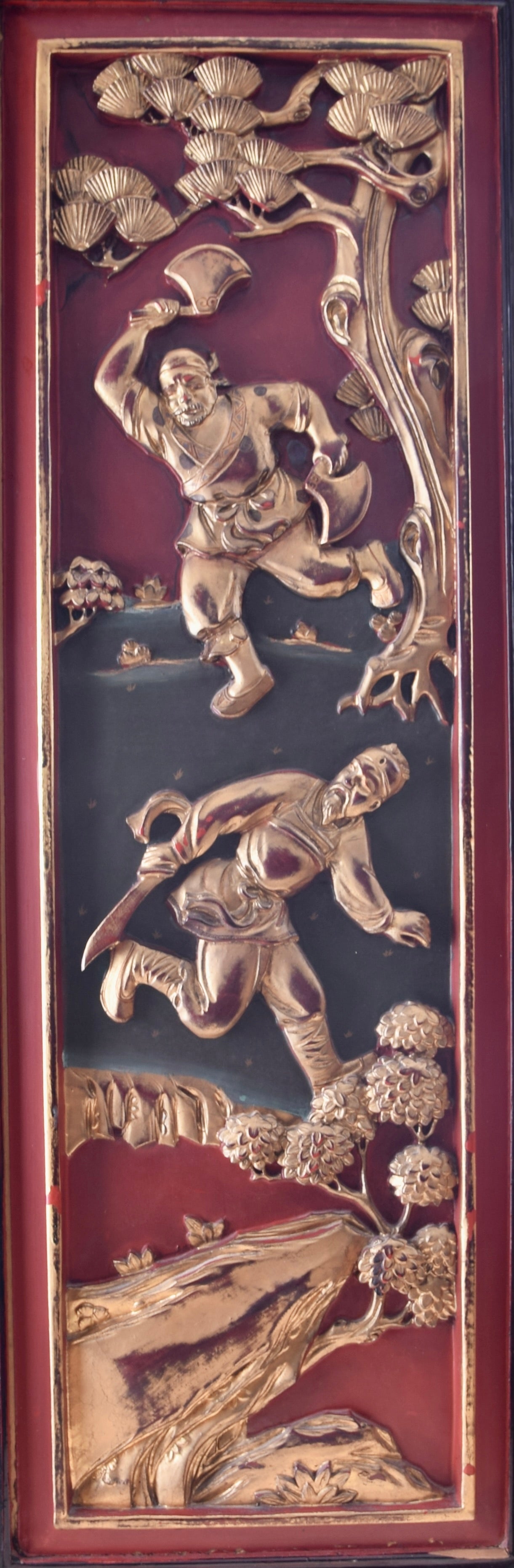 Chińska szafka złocona rzeźbiona – sceny wojowników 92x61x30cm