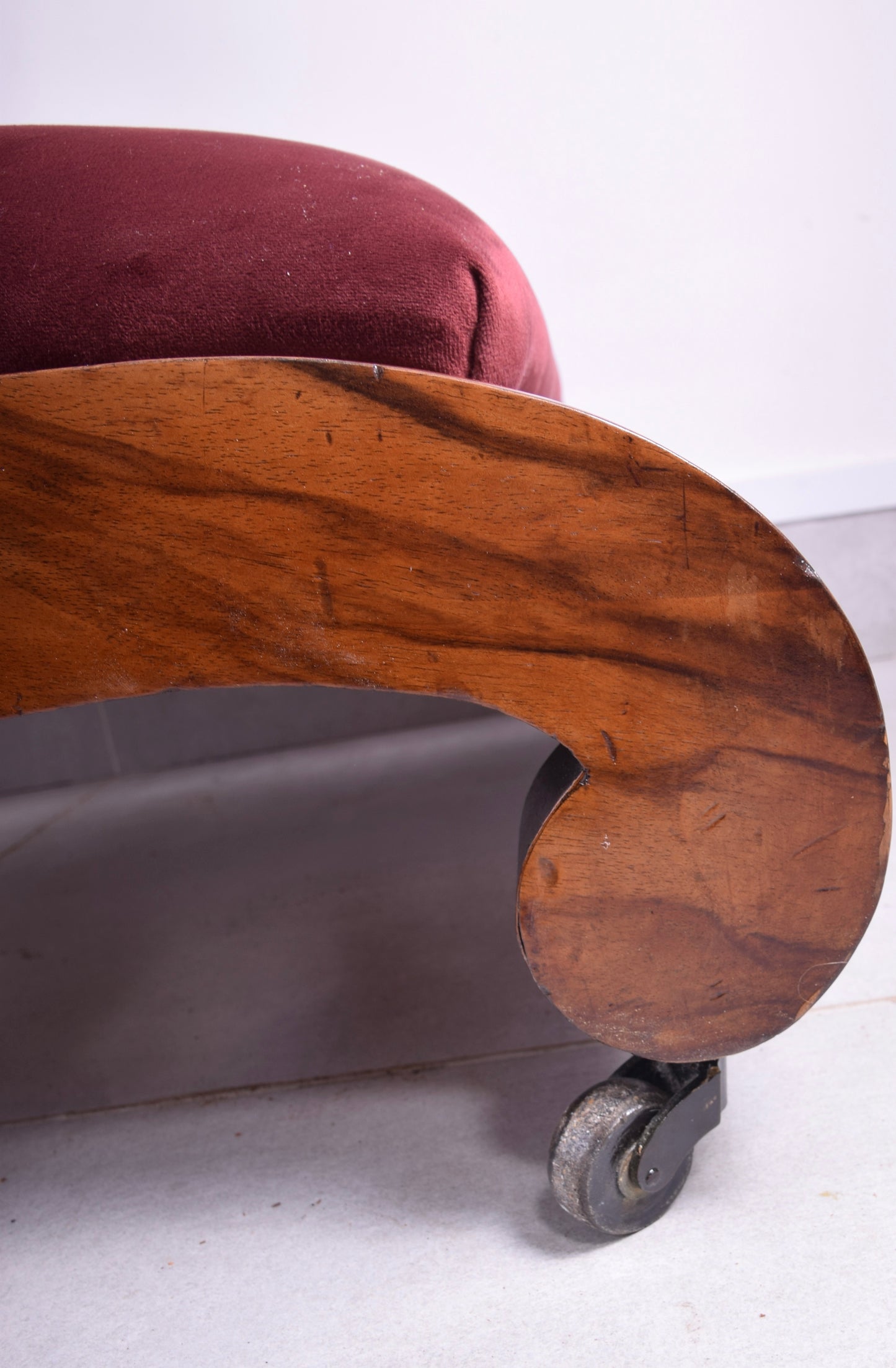 Klęcznik neobarokowy (prie-dieu) Europa ok. 1860–1880 orzech 122x60x70cm