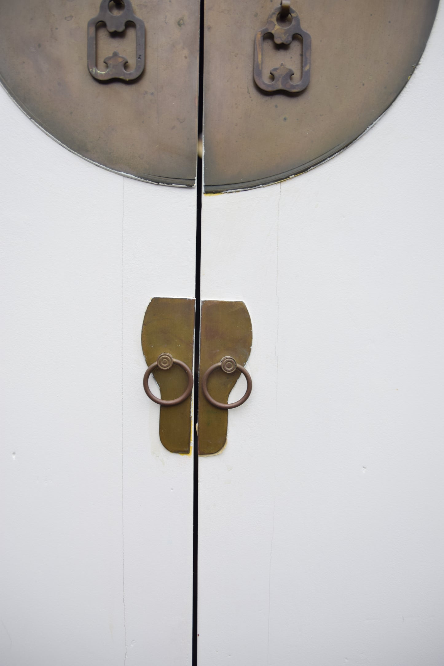 Szafa chińska typu wedding cabinet biała 180x104x64 cm II poł XXw