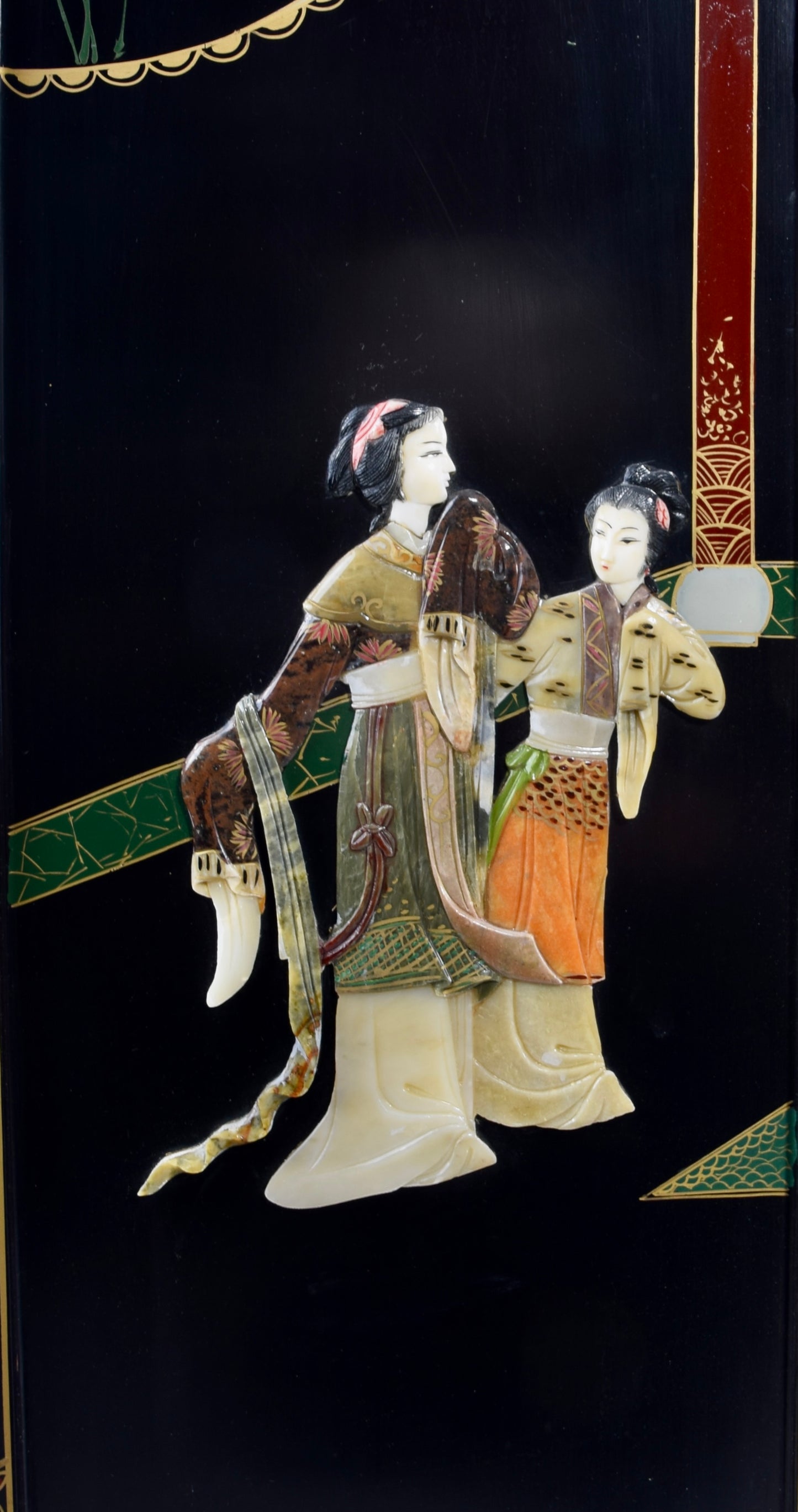 Chińska szafka lakierowana z intarsją ręcznie zdobiona lata 70–80 102x66x32