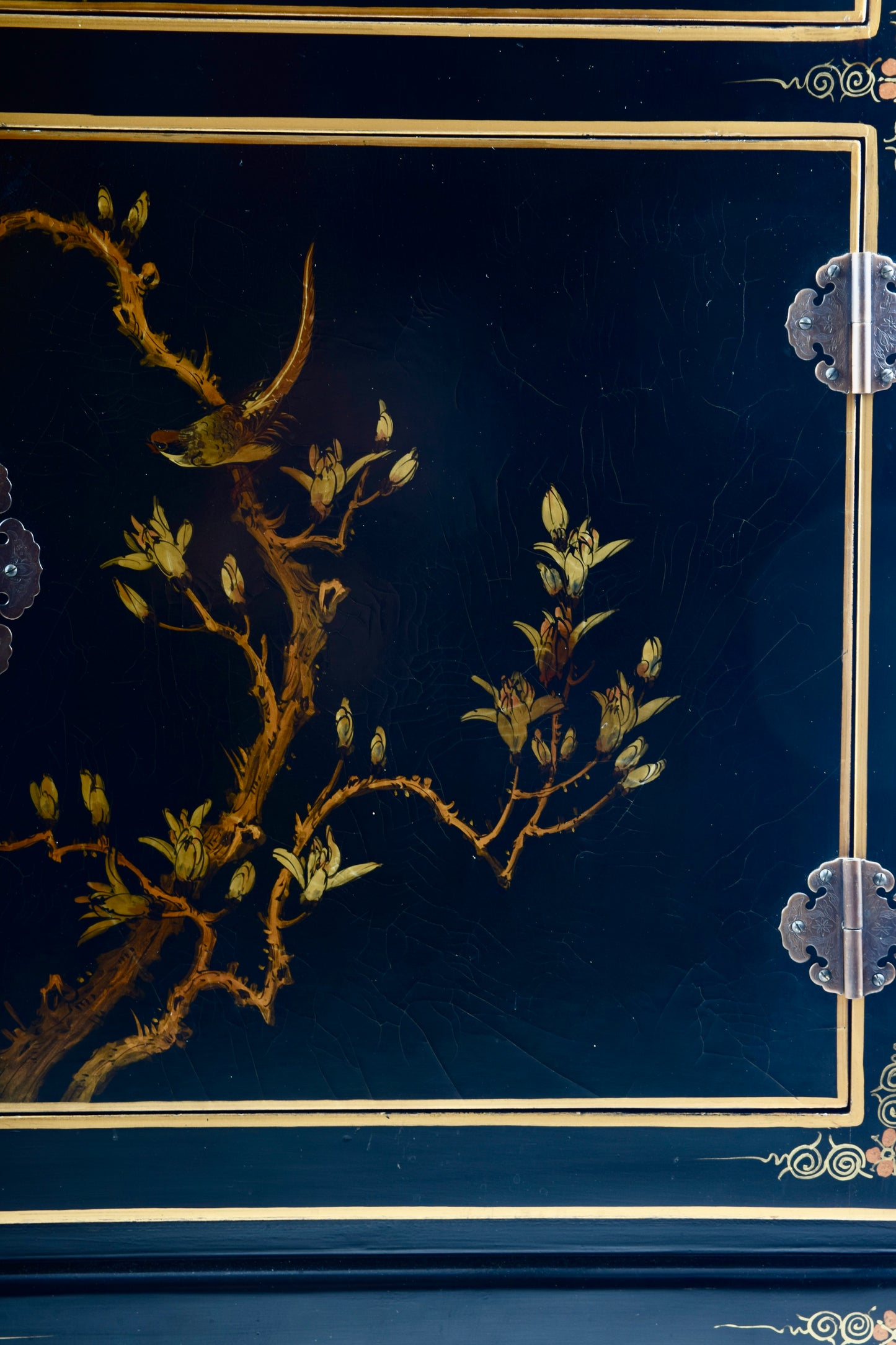 Chińska szafa malowana ręcznie w ptaki i kwitnące gałęzi 145x100x50cm