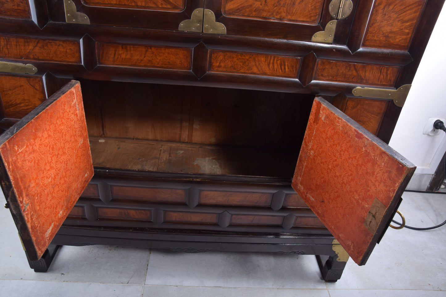 Komoda koreańska duża typu Bandaji orzech lata 1880-1910r 155x103x47 cm