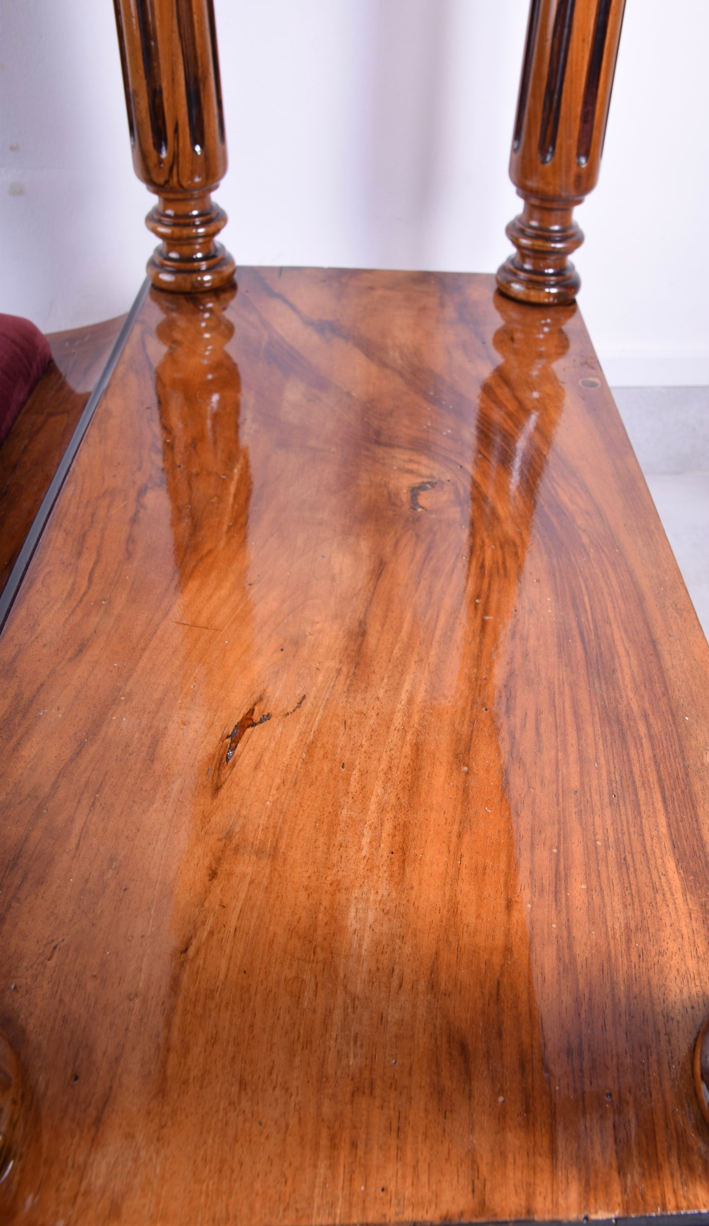 Klęcznik neobarokowy (prie-dieu) Europa ok. 1860–1880 orzech 122x60x70cm