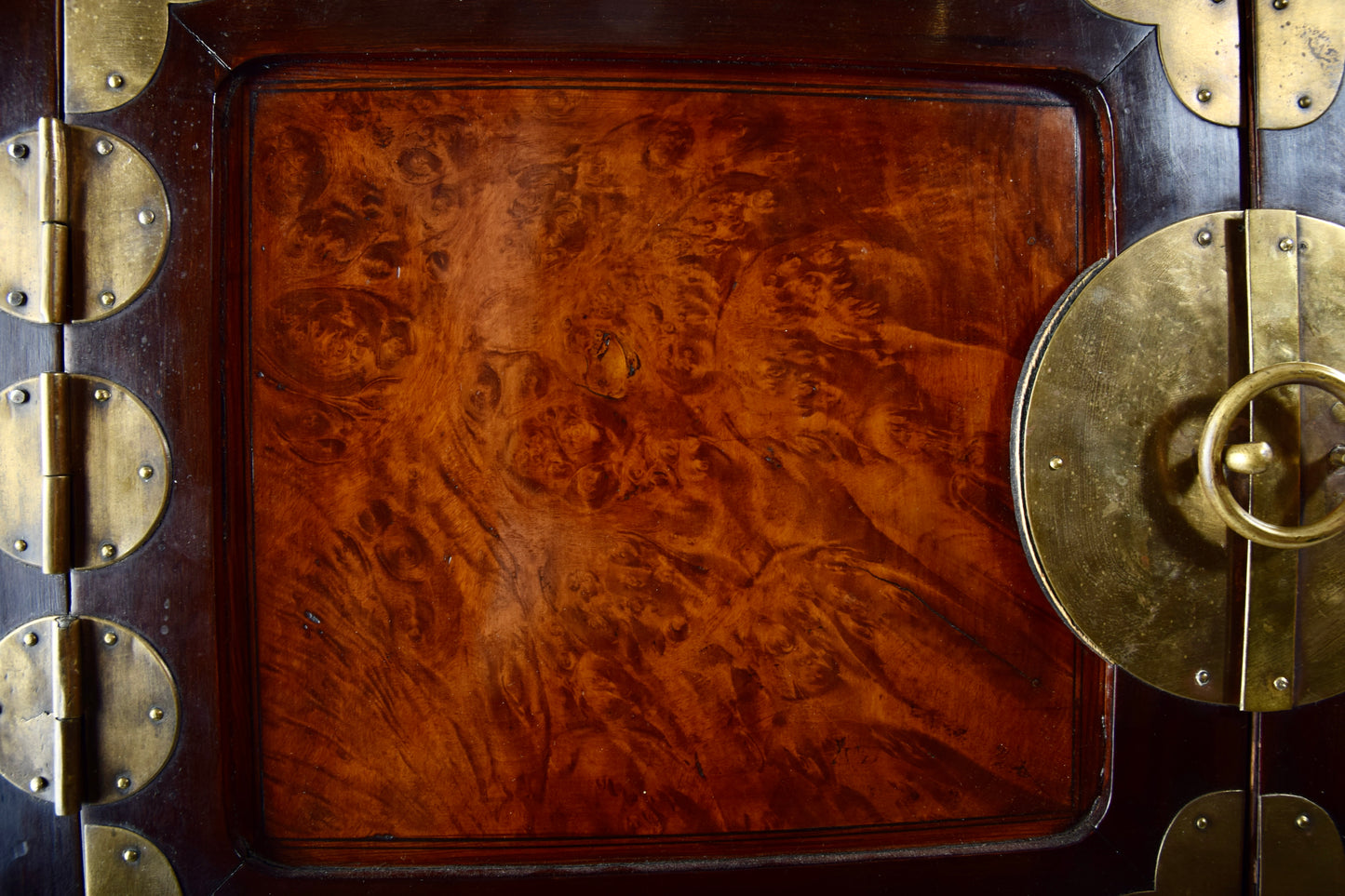 Komoda koreańska duża typu Bandaji orzech lata 1880-1910r 155x103x47 cm