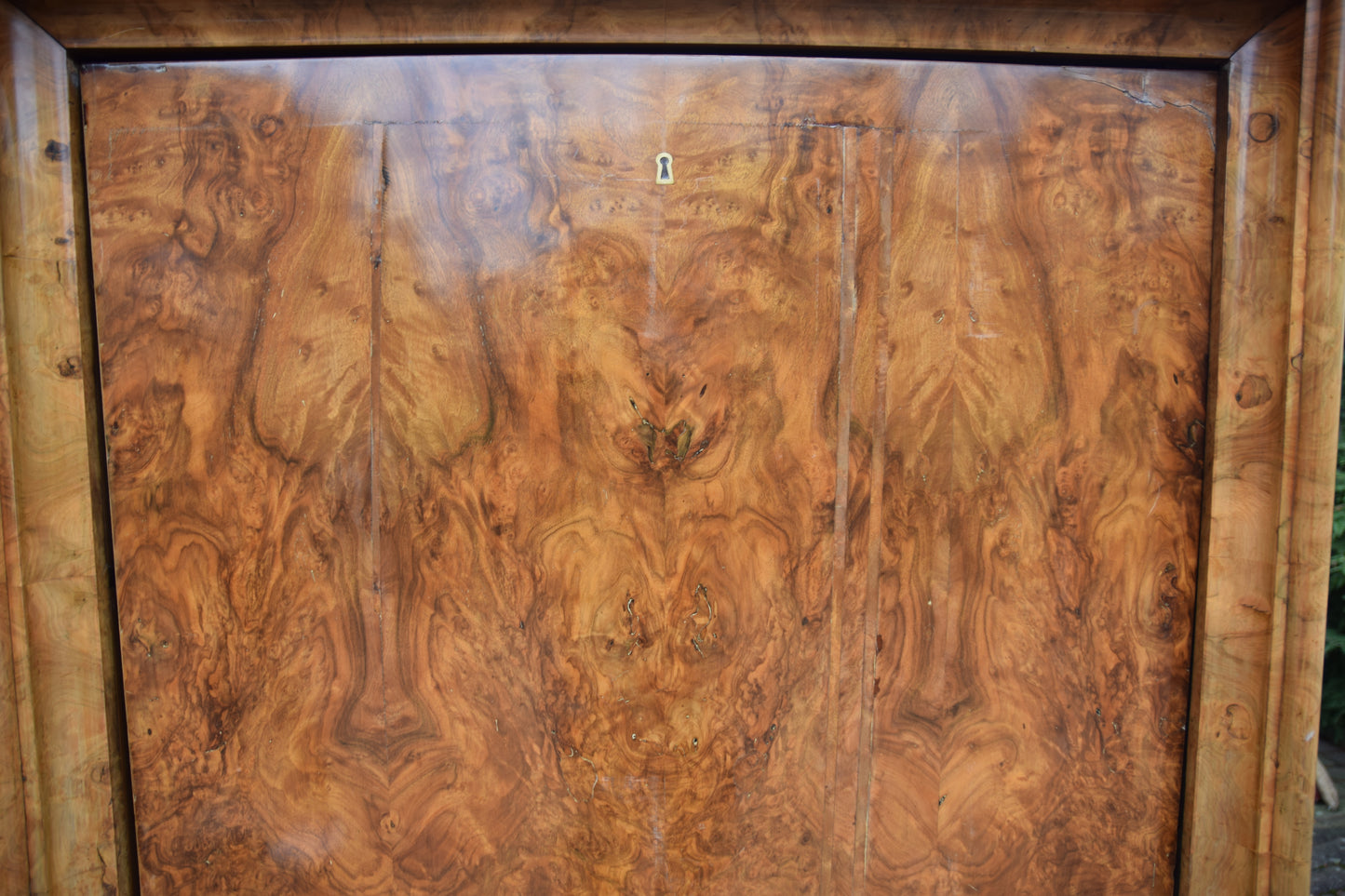 Bieliźniarka Biedermeier z połowy XIX wieku – fornir orzechowy 174cm