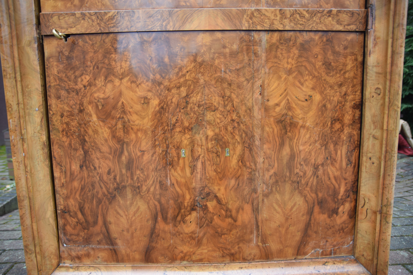 Bieliźniarka Biedermeier z połowy XIX wieku – fornir orzechowy 174cm