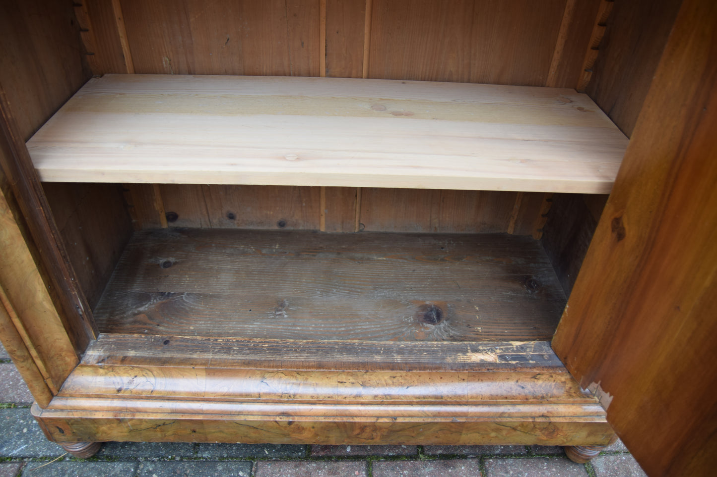 Bieliźniarka Biedermeier z połowy XIX wieku – fornir orzechowy 174cm