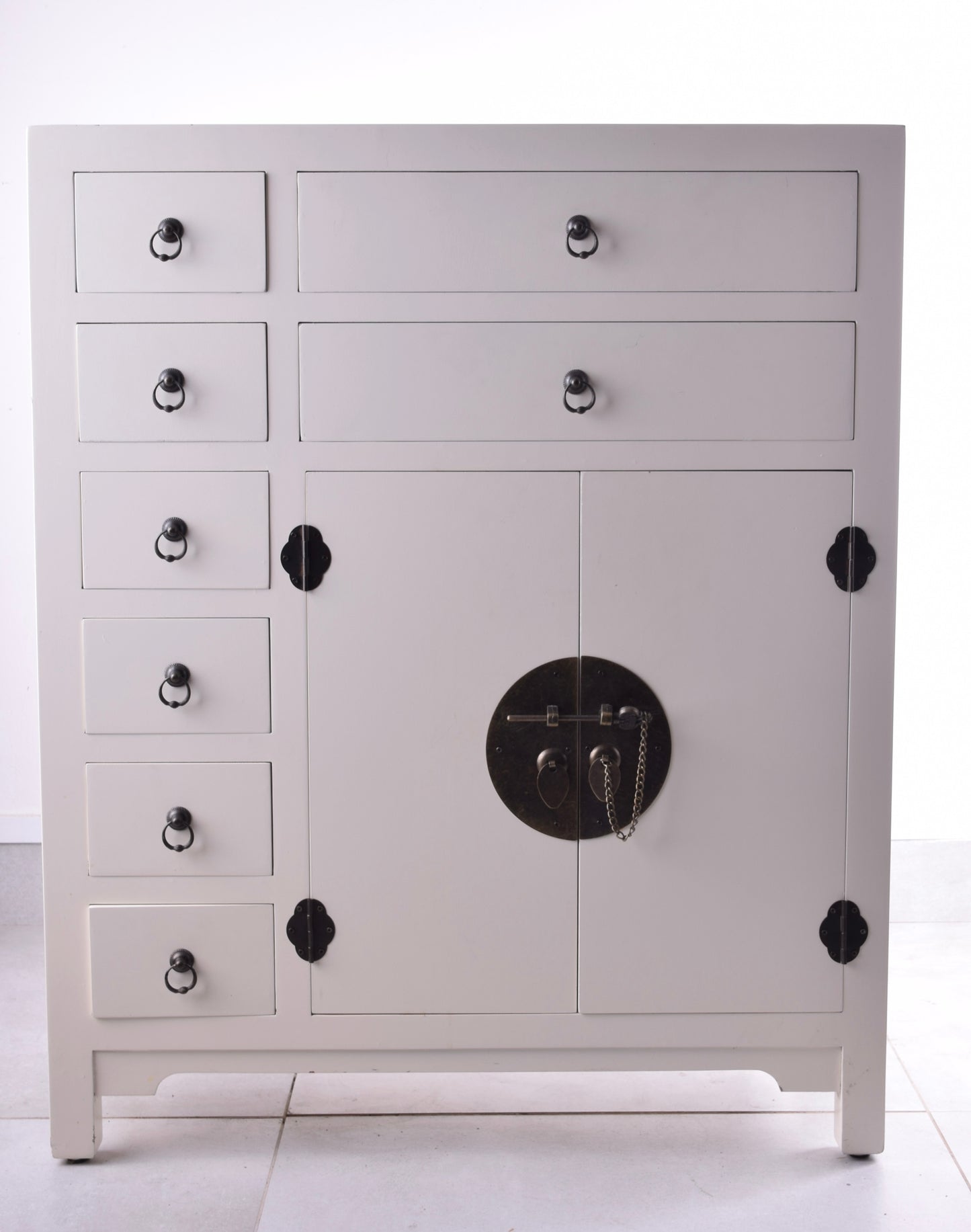 Chińska komoda biała w aptecznym stylu – koniec XX wieku 90x73x26 cm