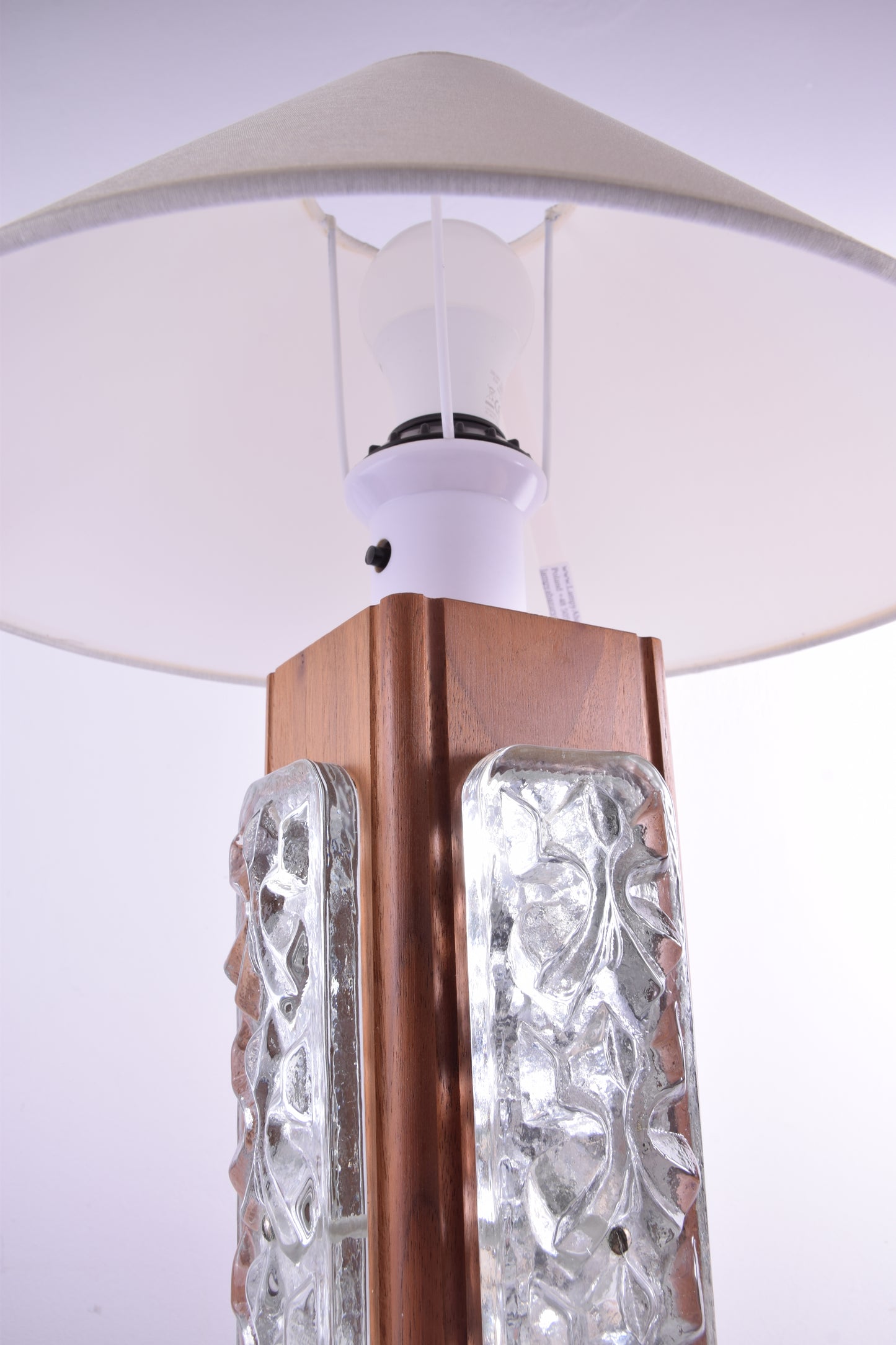 Skandynawska lampa stołowa teak & szkło strukturalne lata 60/70 48x35 cm
