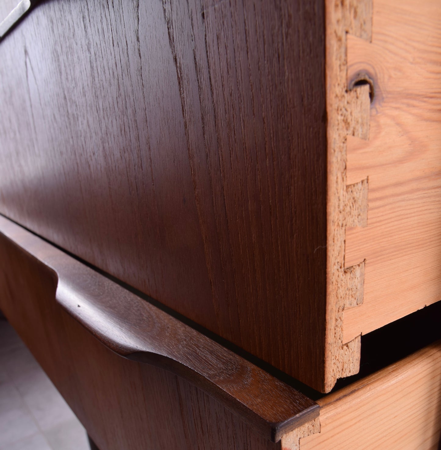 Duńska komoda Ejstrup Mobelfabrik teak 4 głębokie szuflady nóżki 85x95x41cm