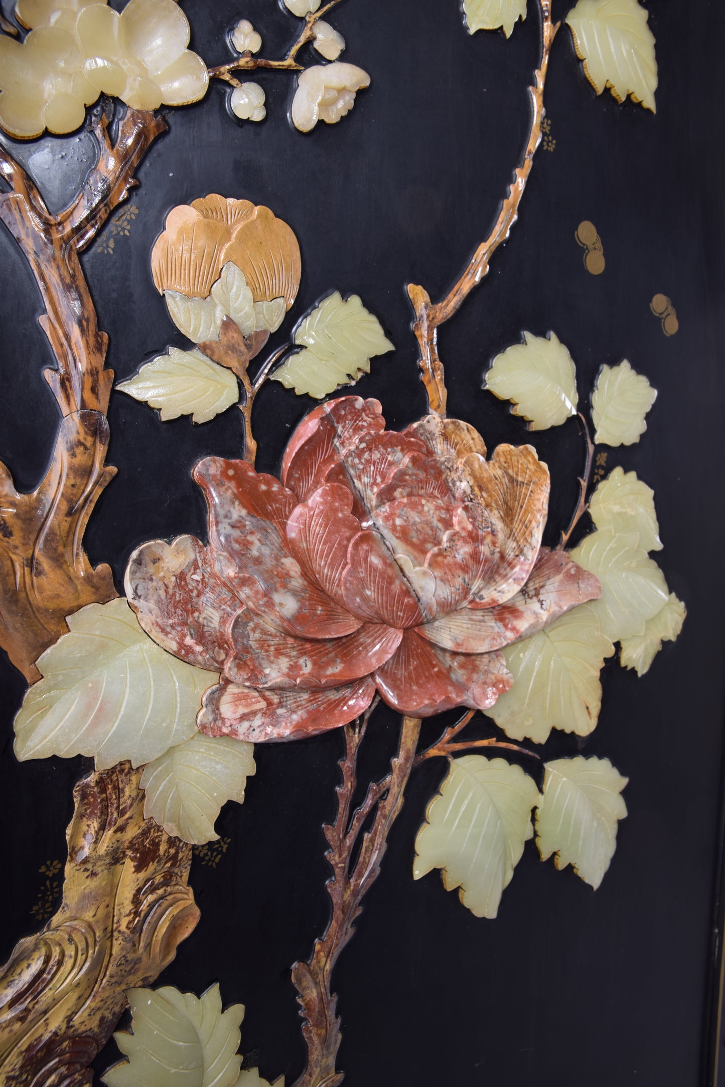 Chiny Pięknie zdobiona szafa z półkami relief kwiatowy średnia 146x96x45 cm
