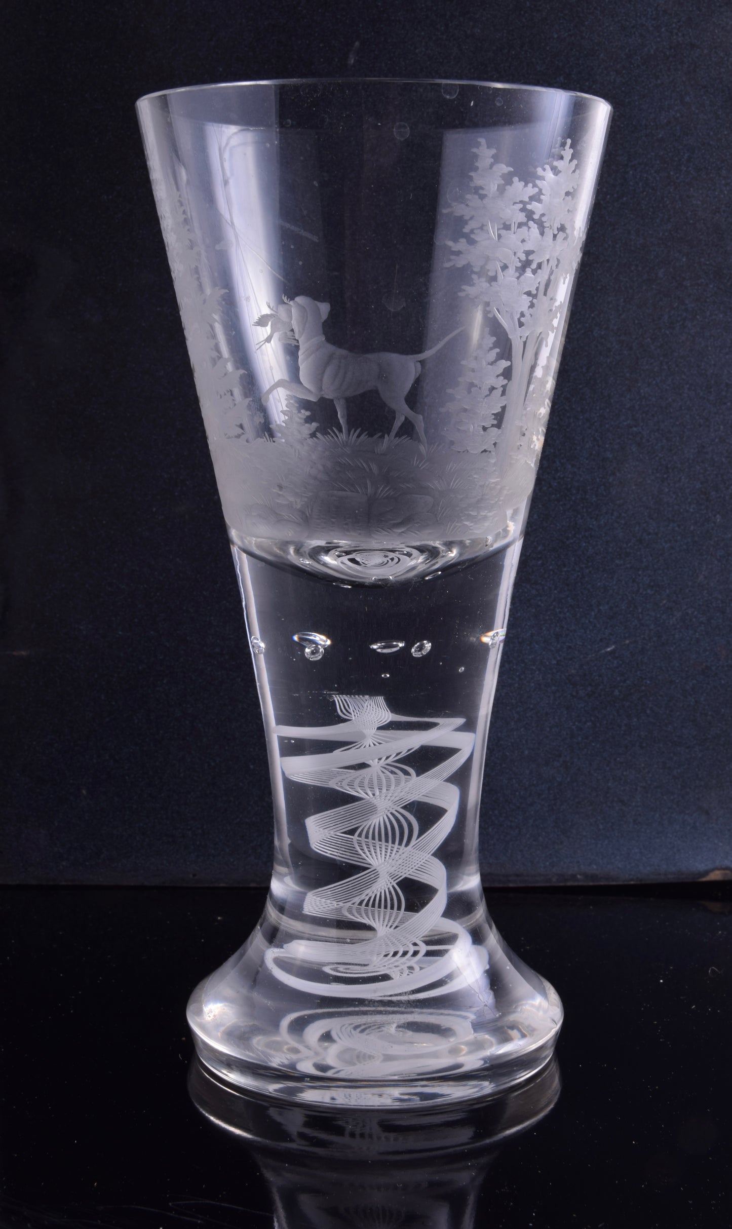 Kieliszek do wina reńskiego z motywem myśliwskim Huta Józefina 1912r 20cm