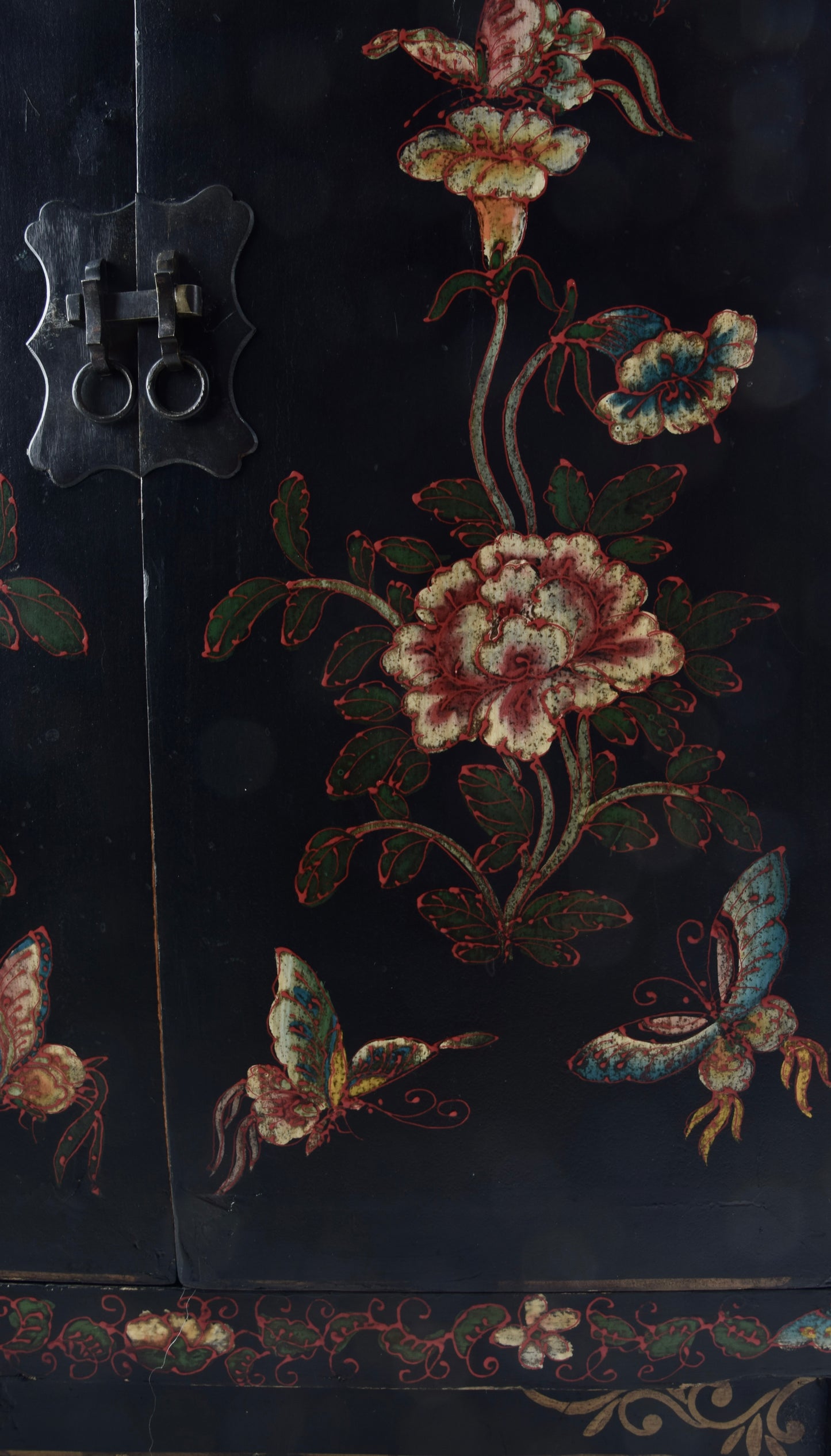 Chińska Komoda malowana w motyle i kwiaty czarna 80x60x40cm