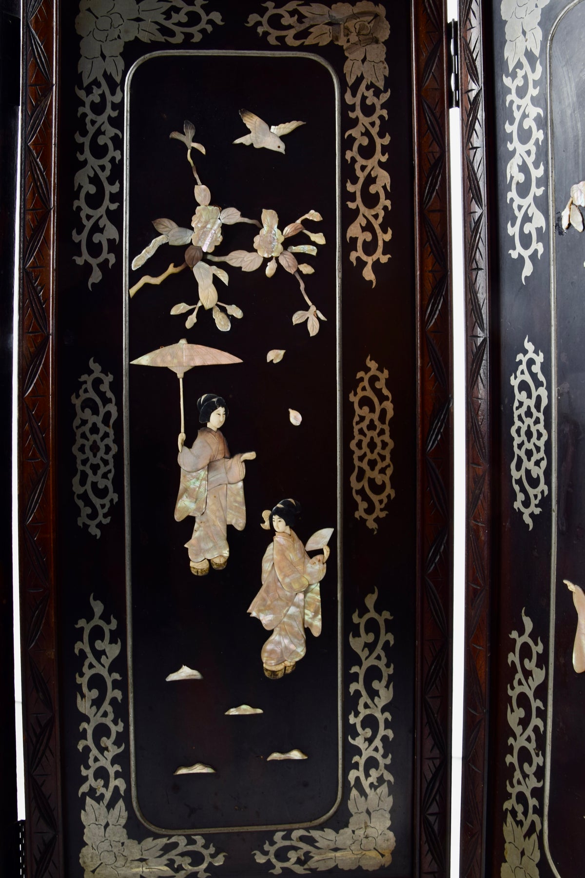 Orientalny bogato zdobiony niski parawan z gejszami 1960-80r 93x120x3 cm
