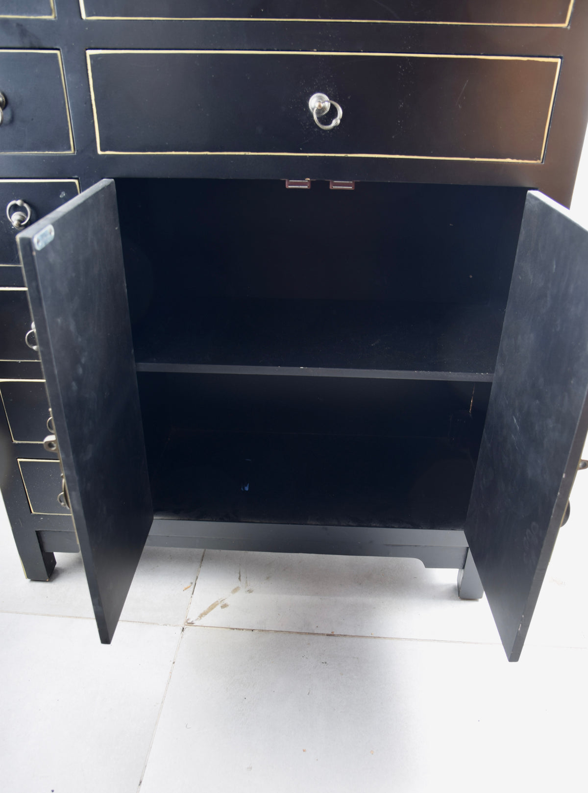 Orientalna komoda zgrabna w stylu chińskim czarna II p XXw 73x90x26 cm