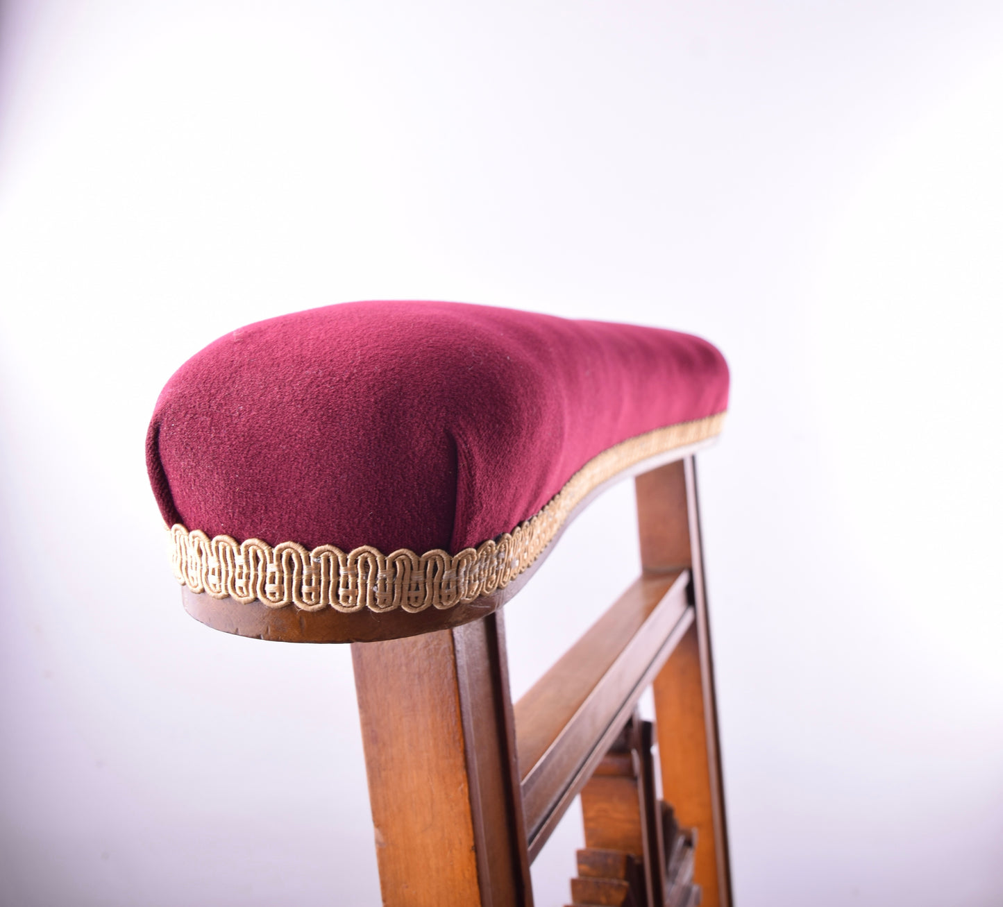 Klęcznik XIX w późny biedermeier wczesny historyzm ok.1845-65 92x45x42cm