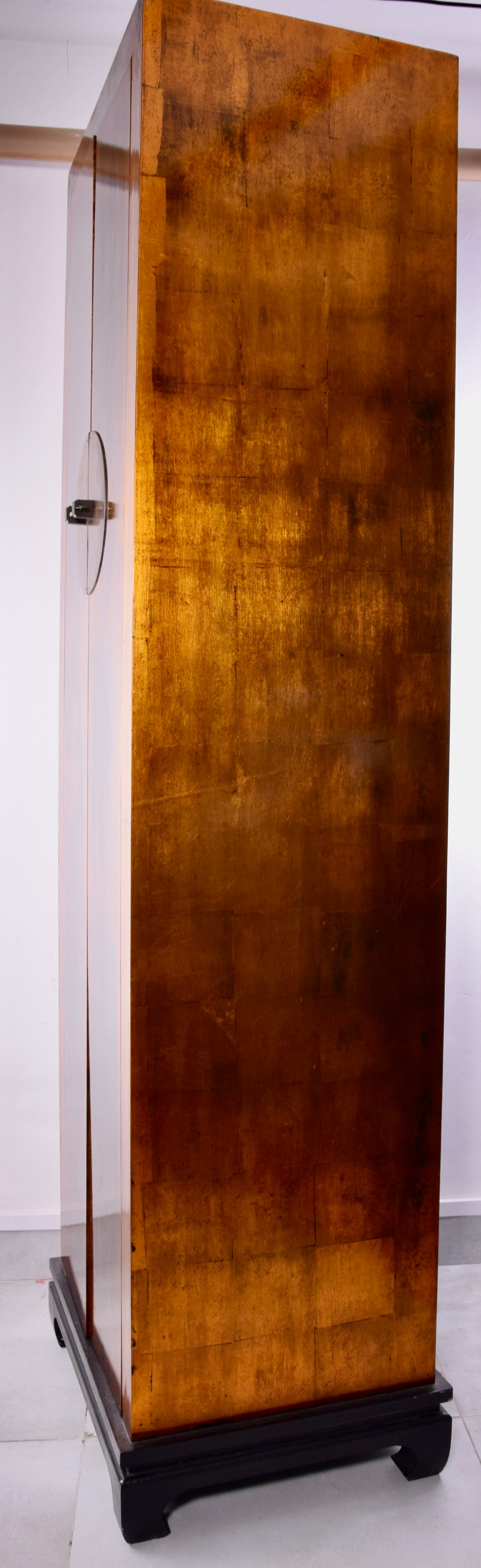 Ekskluzywna szafa z półkami złoto brązowa XX/XXIw styl Qing, 204x60x45 cm