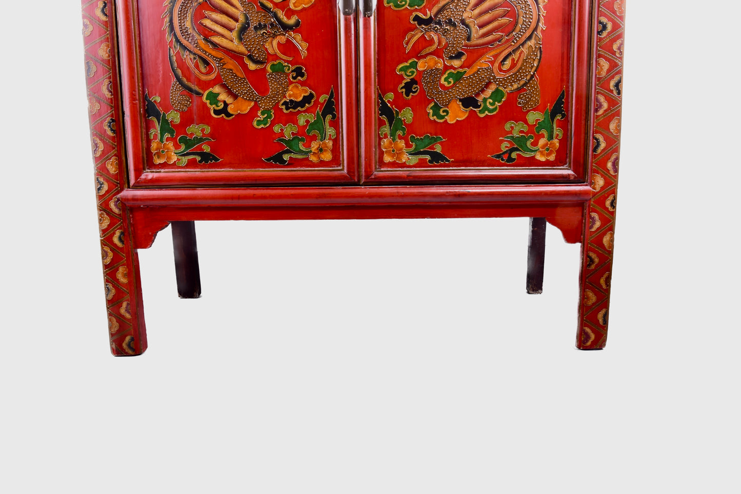 Chińska komoda w czerwieni ze smokami region Shanxi/Tybet, XX w 110x96x40