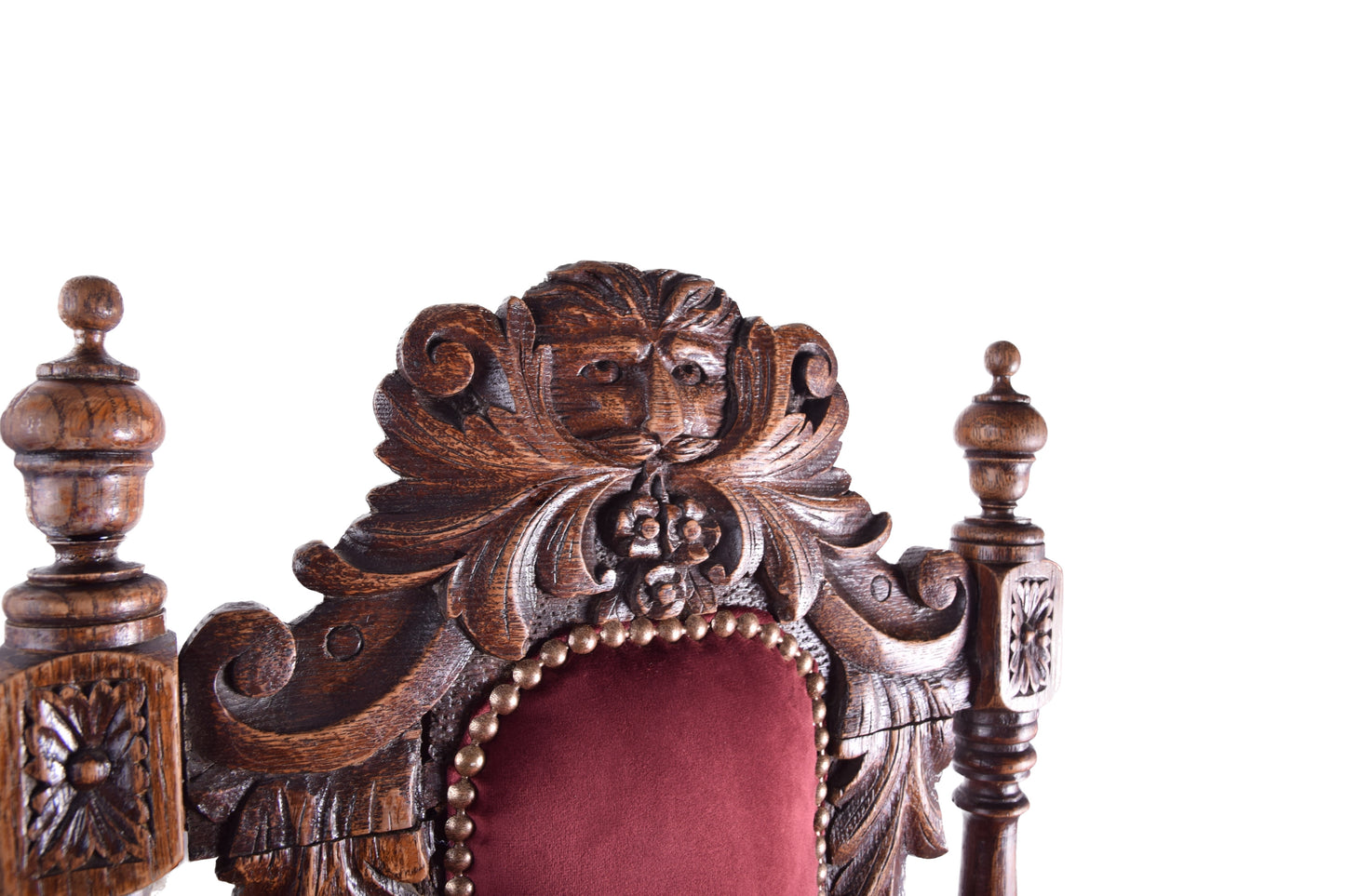 Para krzeseł rzeźbionych z lwami po renowacji koniec XIX wieku 104x44x44cm