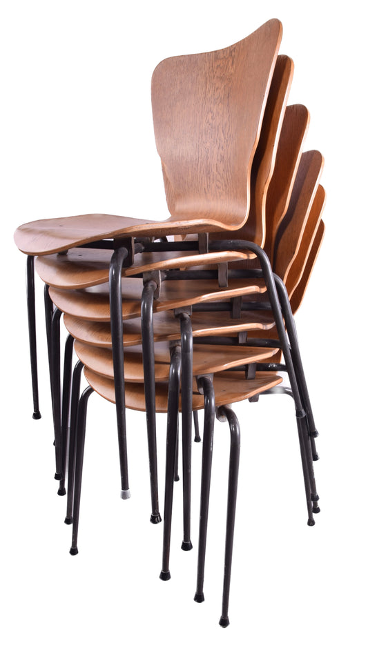 Komplet sześciu krzeseł Arne Jacobsen Fritz Hansen Dania 1974r 78x43x43cm